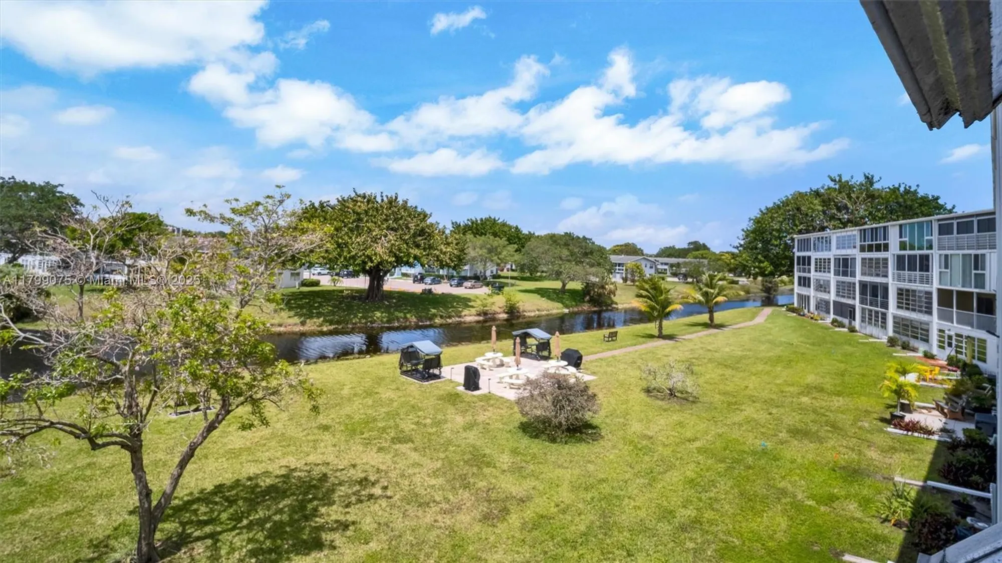 Property Slideshow image 9 of 42 | 3087 newport s # 3087, Deerfield Beach, FL, 33442