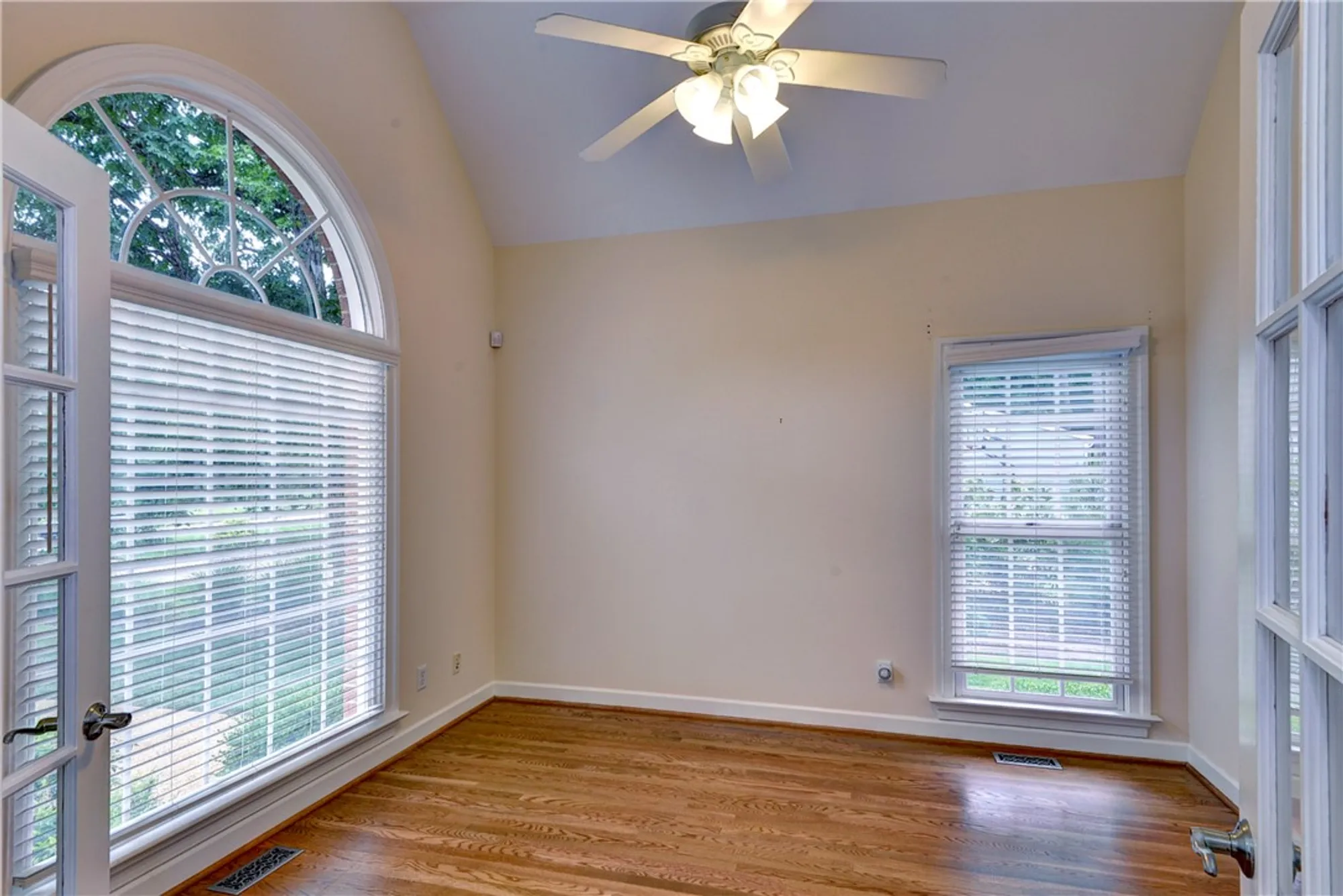 Property Slideshow image 11 of 41 | 2709 wingfield close, Williamsburg, VA, 23185