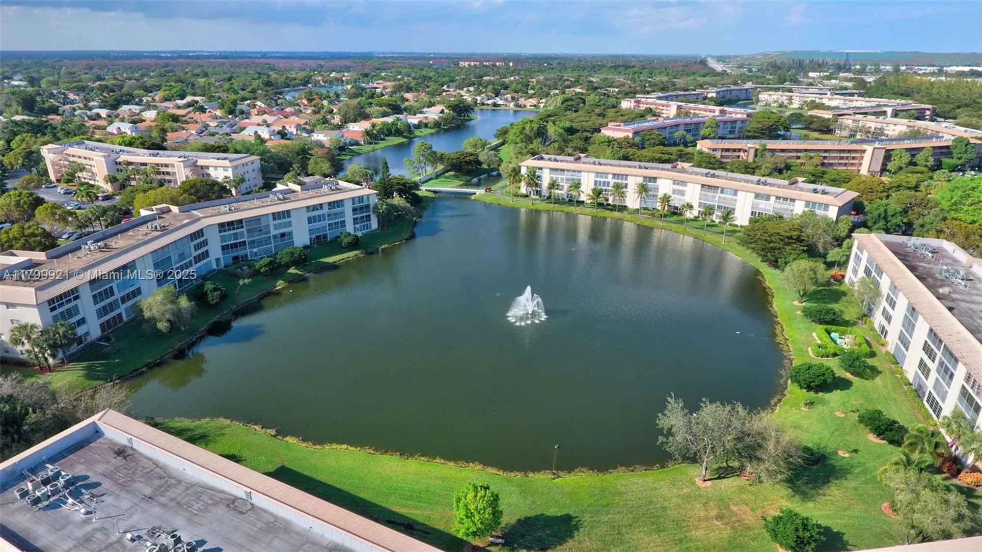 Property Slideshow image 18 of 56 | 2405 antigua cir e1, Coconut Creek, FL, 33066