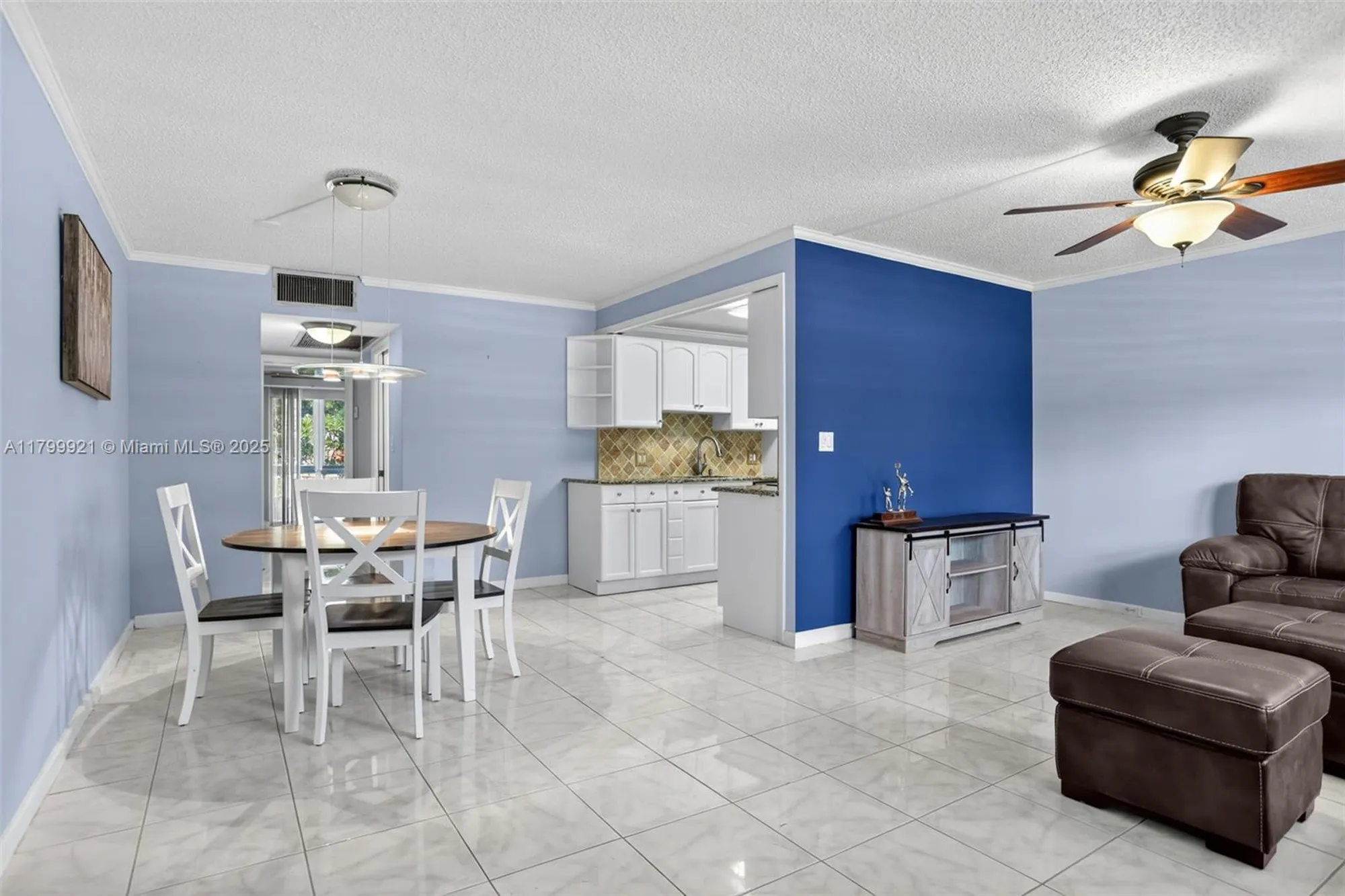 Property Slideshow image 5 of 56 | 2405 antigua cir e1, Coconut Creek, FL, 33066