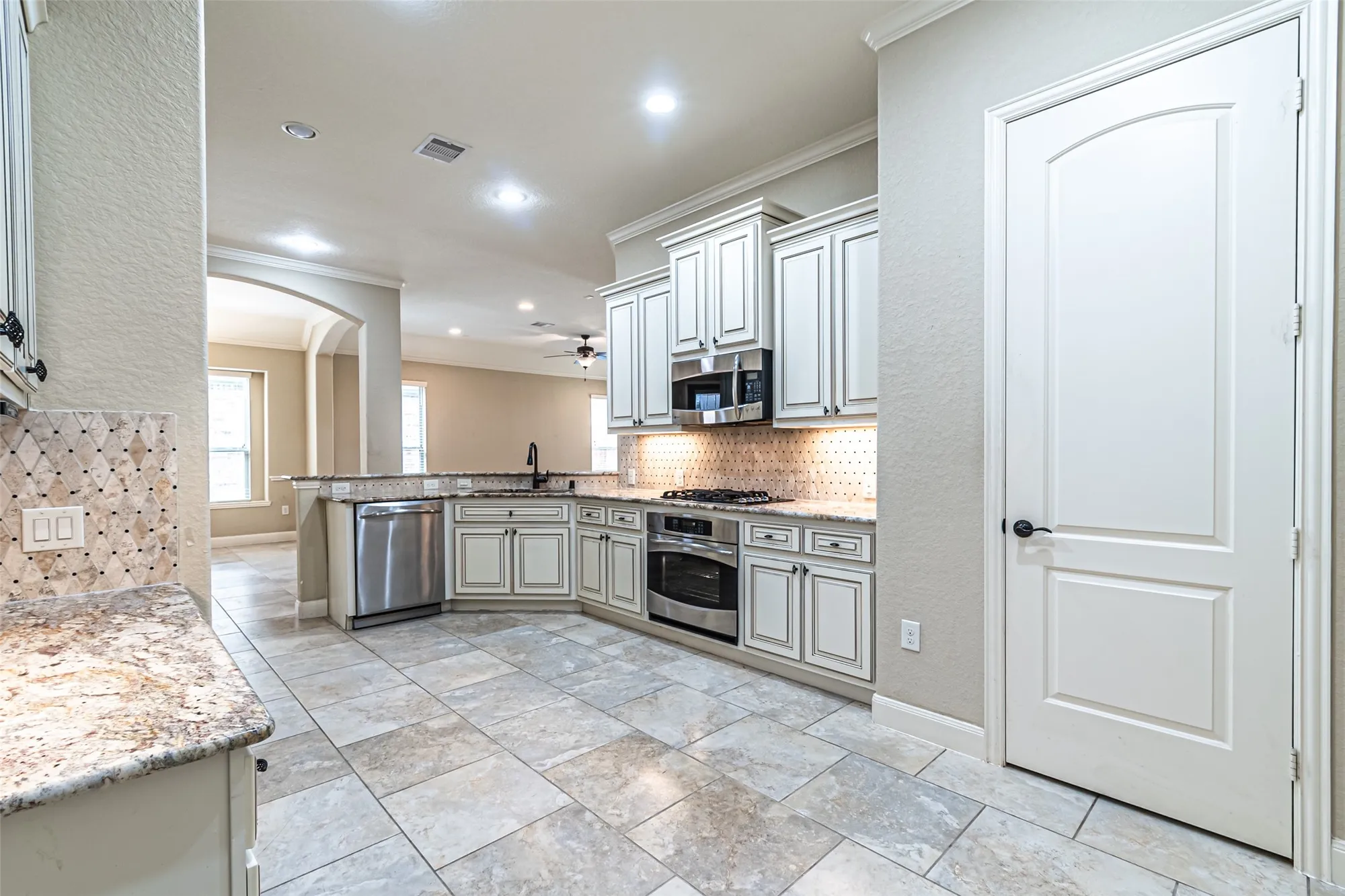 Property Slideshow image 14 of 50 | 19303 hamilton hills dr, Cypress, TX, 77433