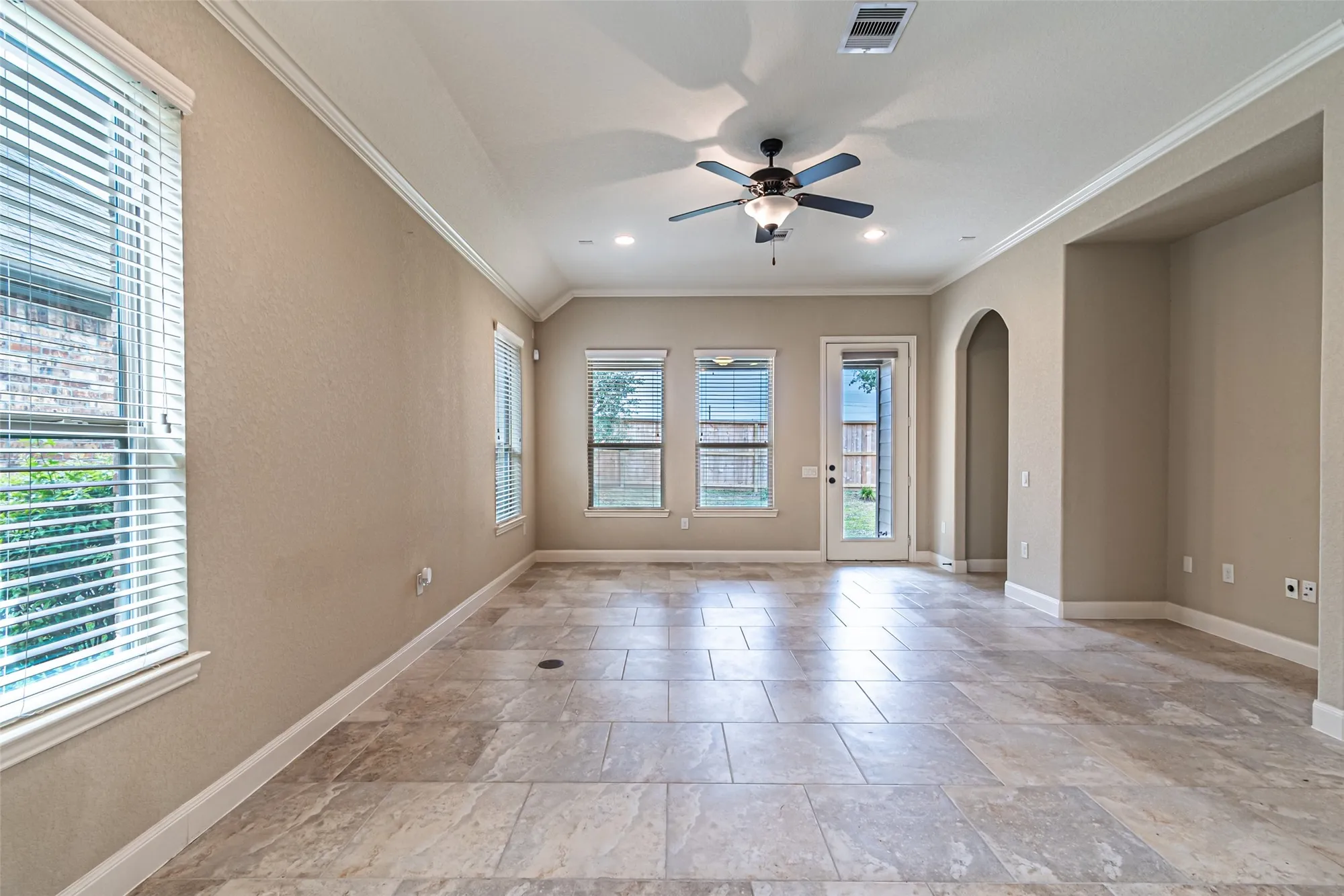 Property Slideshow image 19 of 50 | 19303 hamilton hills dr, Cypress, TX, 77433