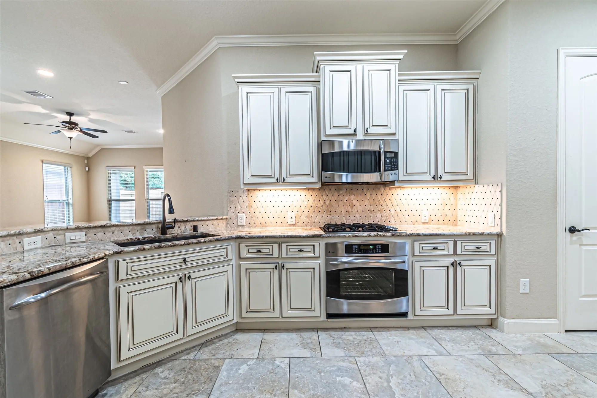 Property Slideshow image 13 of 50 | 19303 hamilton hills dr, Cypress, TX, 77433