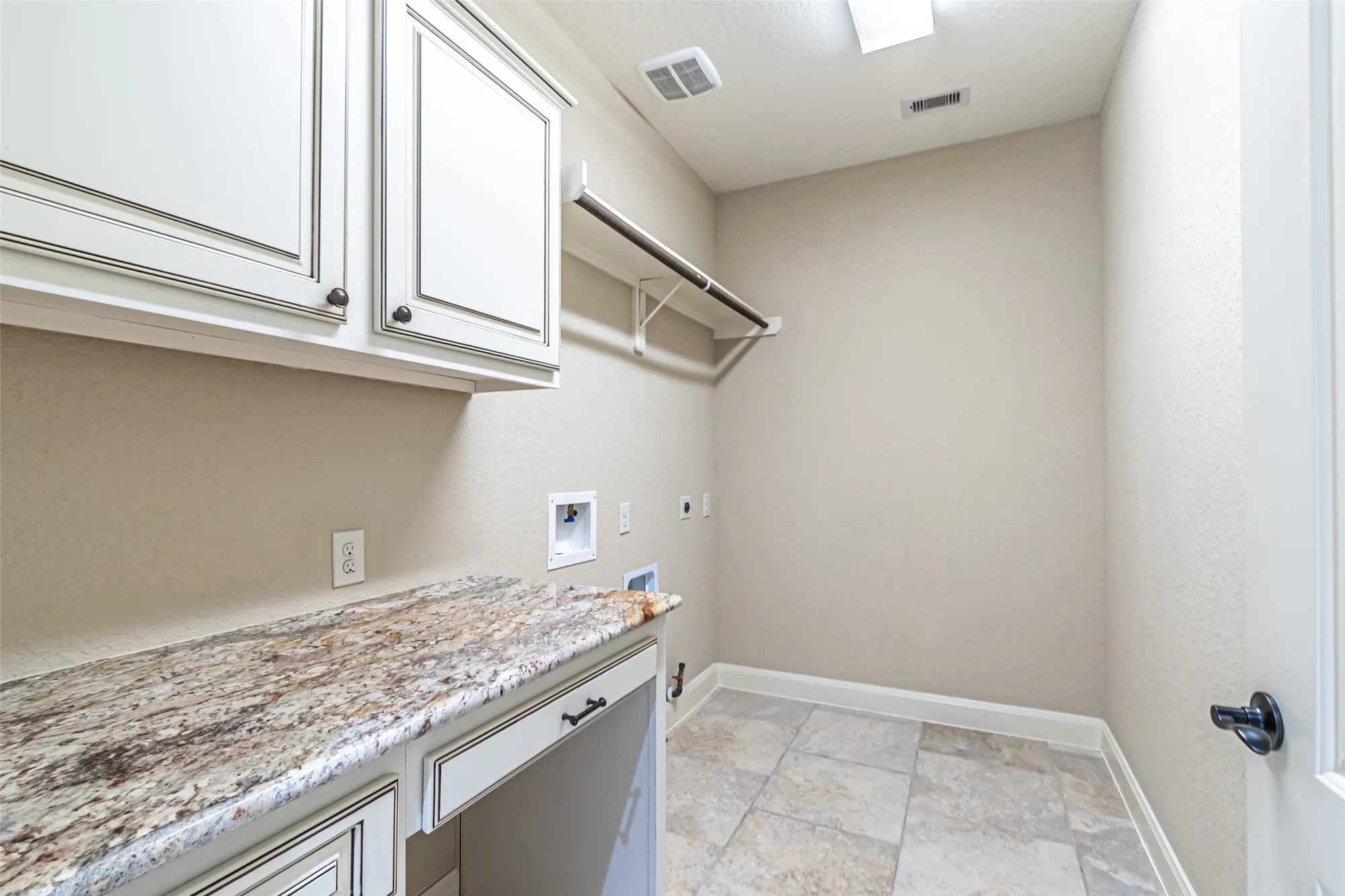 Property Slideshow image 33 of 50 | 19303 hamilton hills dr, Cypress, TX, 77433
