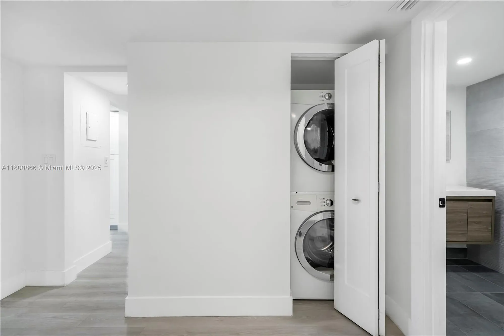 Property Slideshow image 11 of 58 | 1201 s ocean dr 404n, Hollywood, FL, 33019