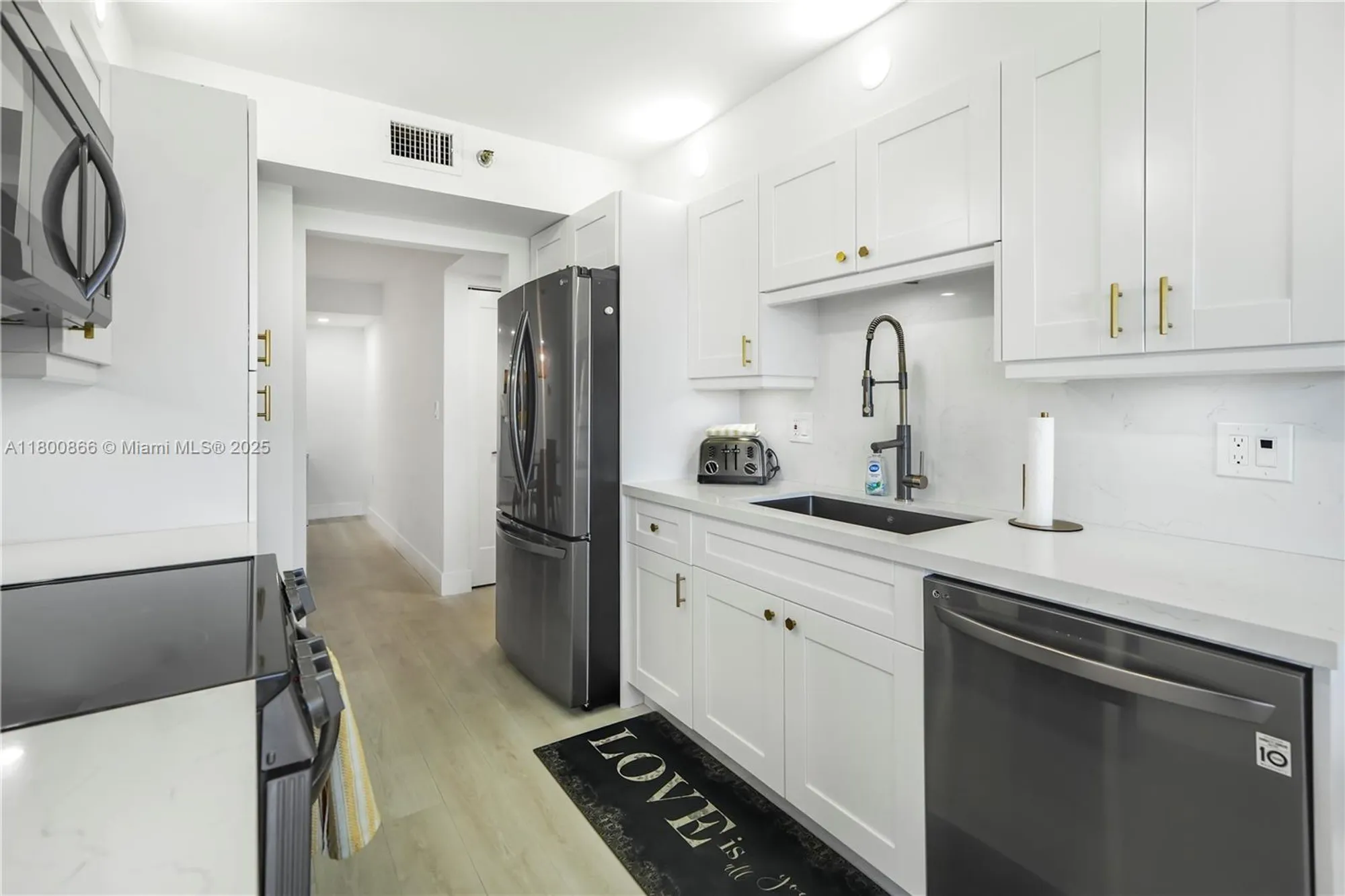 Property Slideshow image 24 of 58 | 1201 s ocean dr 404n, Hollywood, FL, 33019