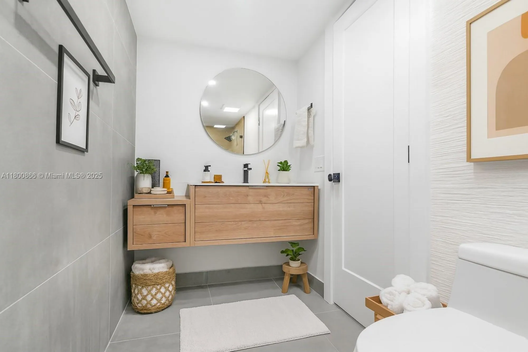 Property Slideshow image 7 of 58 | 1201 s ocean dr 404n, Hollywood, FL, 33019