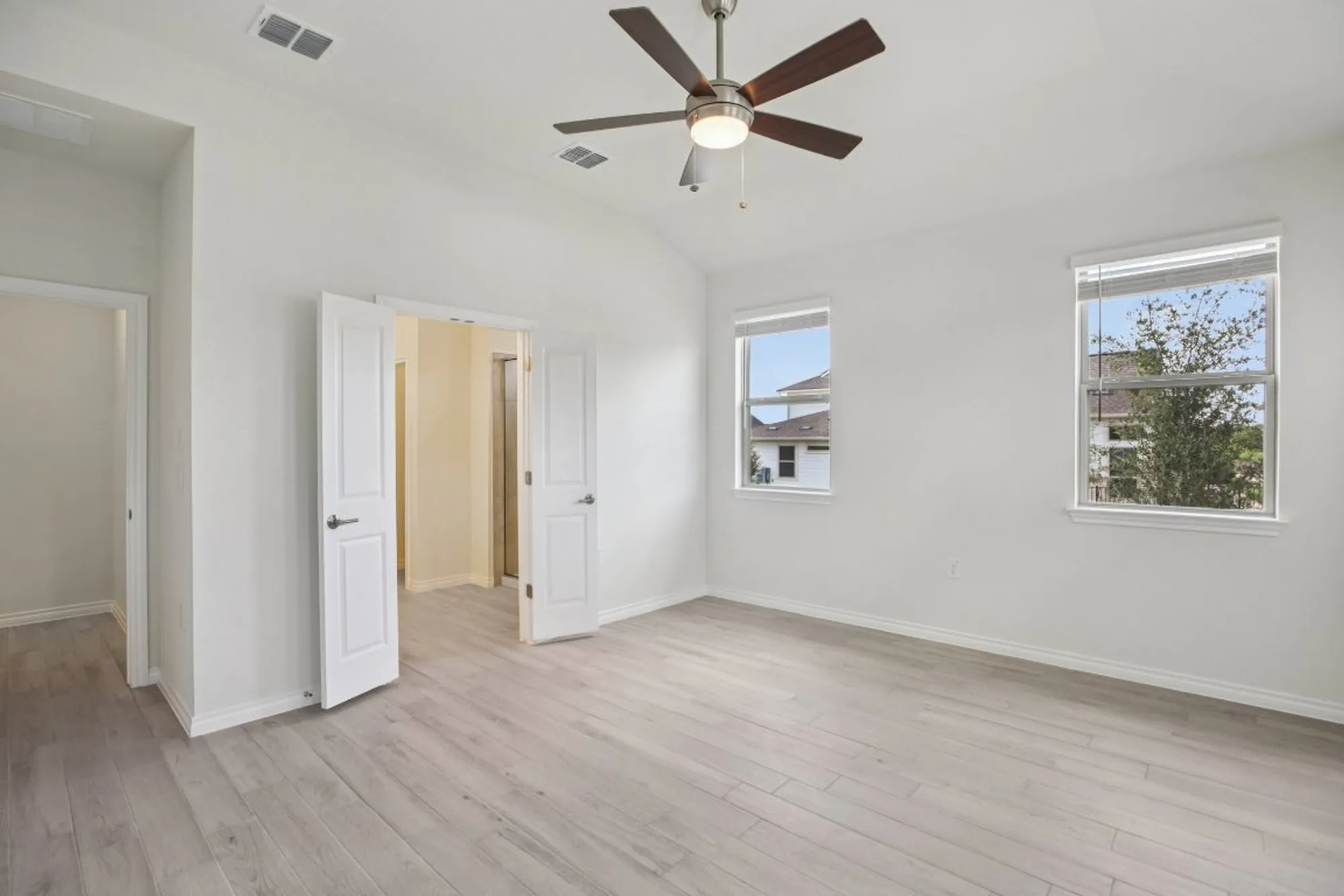 Property Slideshow image 16 of 33 | 139 stewart dr # 102, San Marcos, TX, 78666