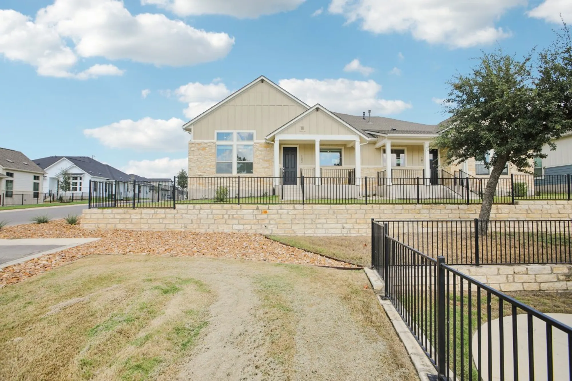 Property Slideshow image 2 of 33 | 139 stewart dr # 102, San Marcos, TX, 78666