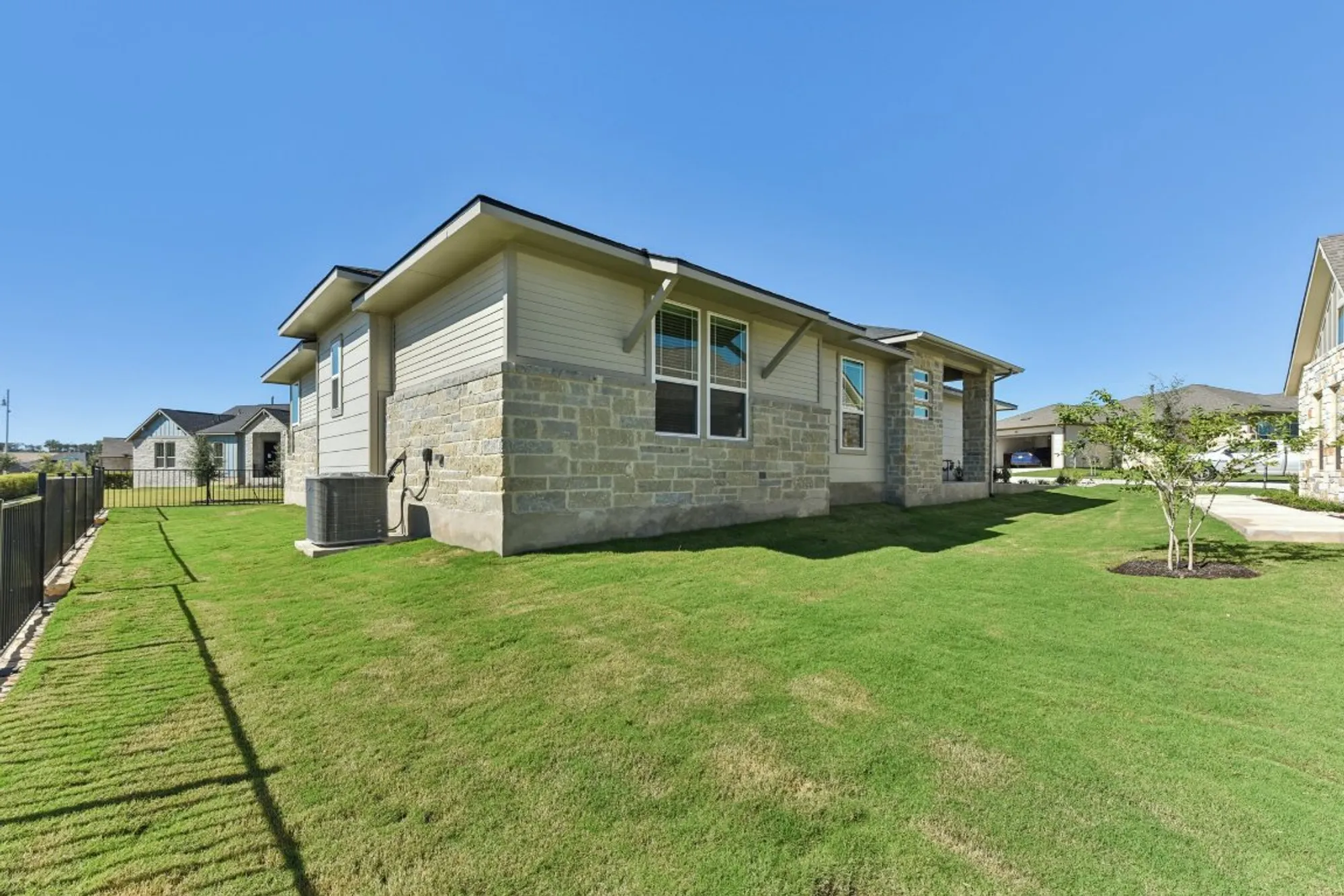 Property Slideshow image 36 of 40 | 153 antoinette way unit 102, San Marcos, TX, 78666