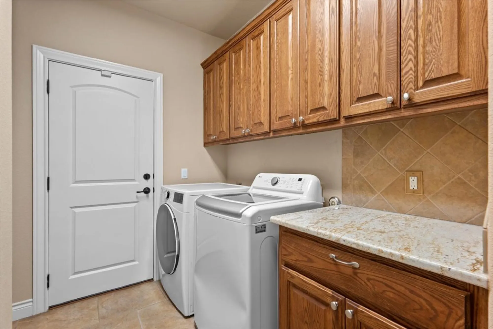 Property Slideshow image 23 of 37 | 5124 hidden springs trl, Georgetown, TX, 78633