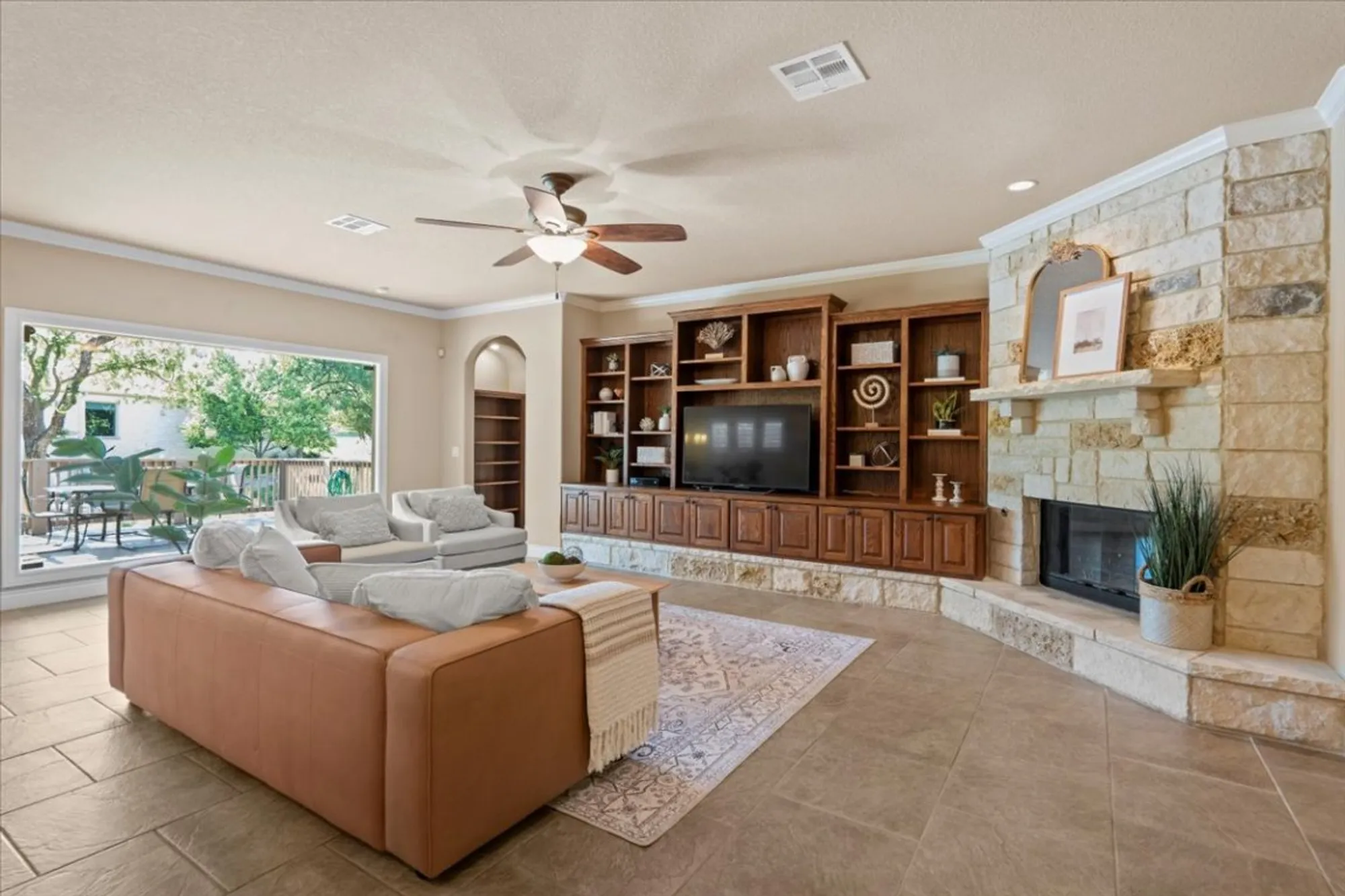 Property Slideshow image 4 of 37 | 5124 hidden springs trl, Georgetown, TX, 78633