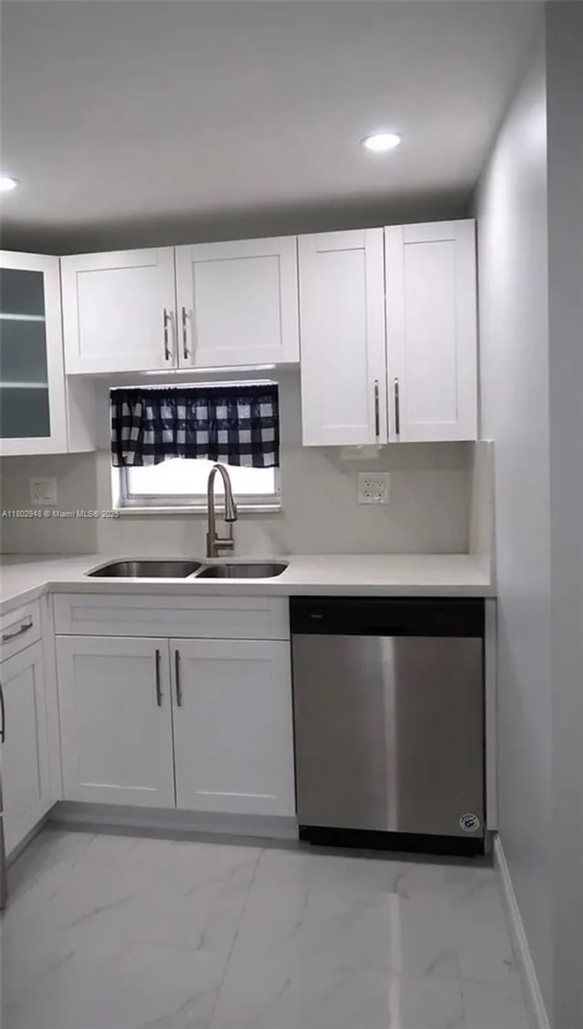 Property Slideshow image 14 of 20 | 691 s hollybrook dr apt 208, Pembroke Pines, FL, 33025