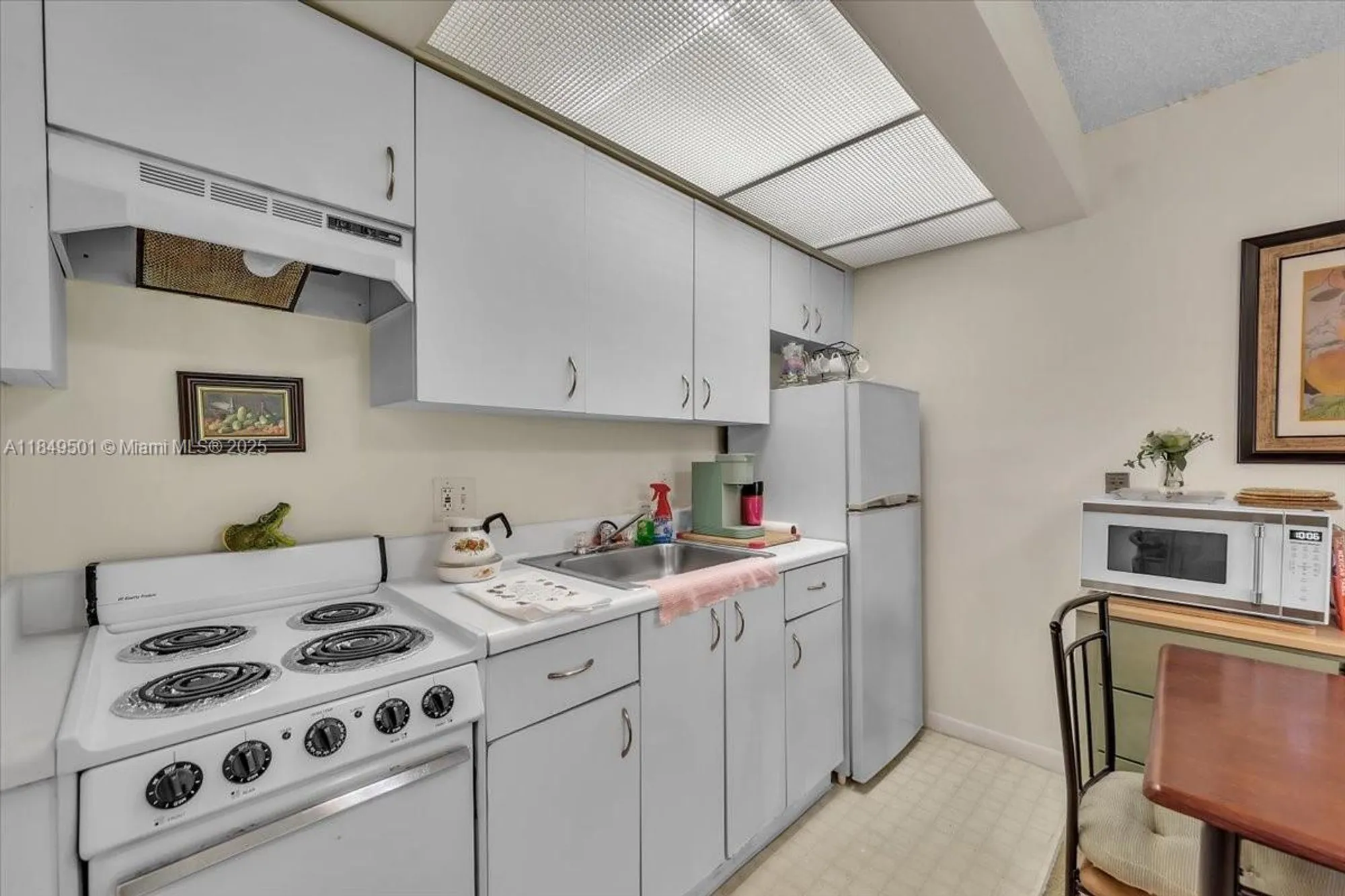 Property Slideshow image 11 of 53 | 13455 sw 16th ct f104, Pembroke Pines, FL, 33027