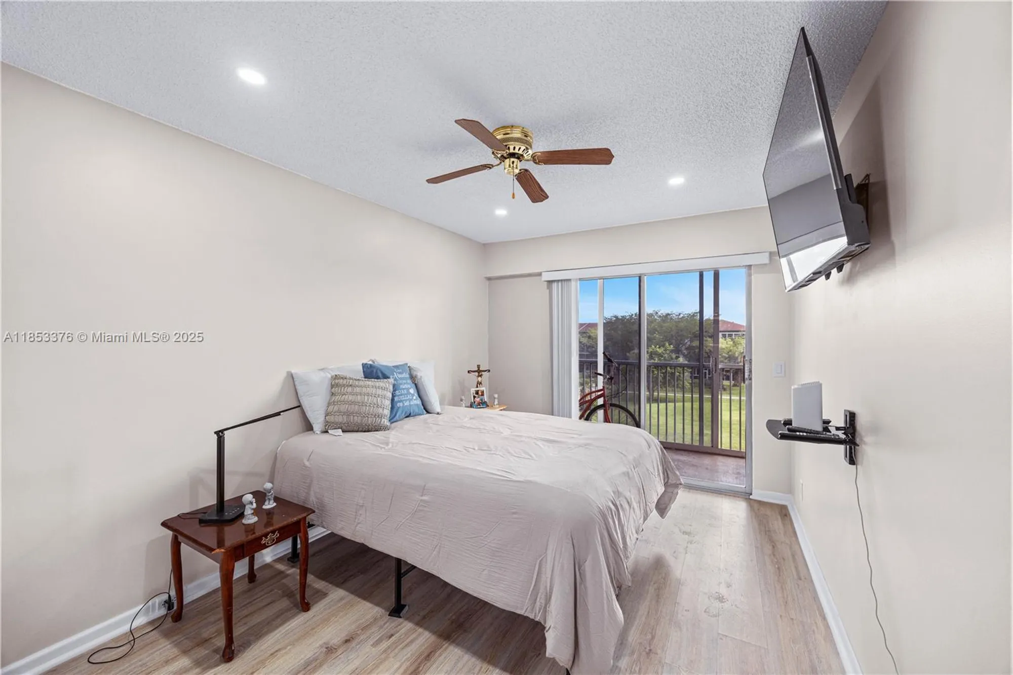 Property Slideshow image 14 of 22 | 13250 sw 7th ct 412l, Pembroke Pines, FL, 33027
