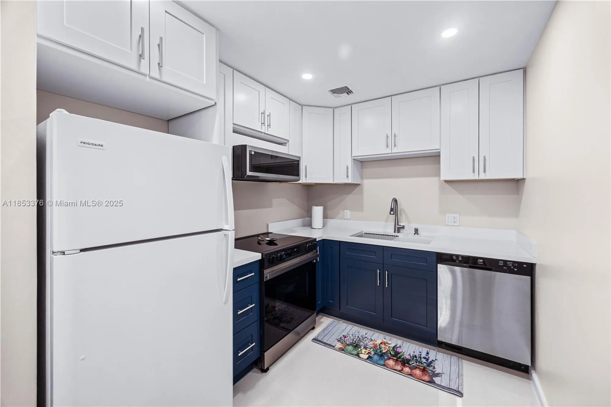 Property Slideshow image 9 of 22 | 13250 sw 7th ct 412l, Pembroke Pines, FL, 33027