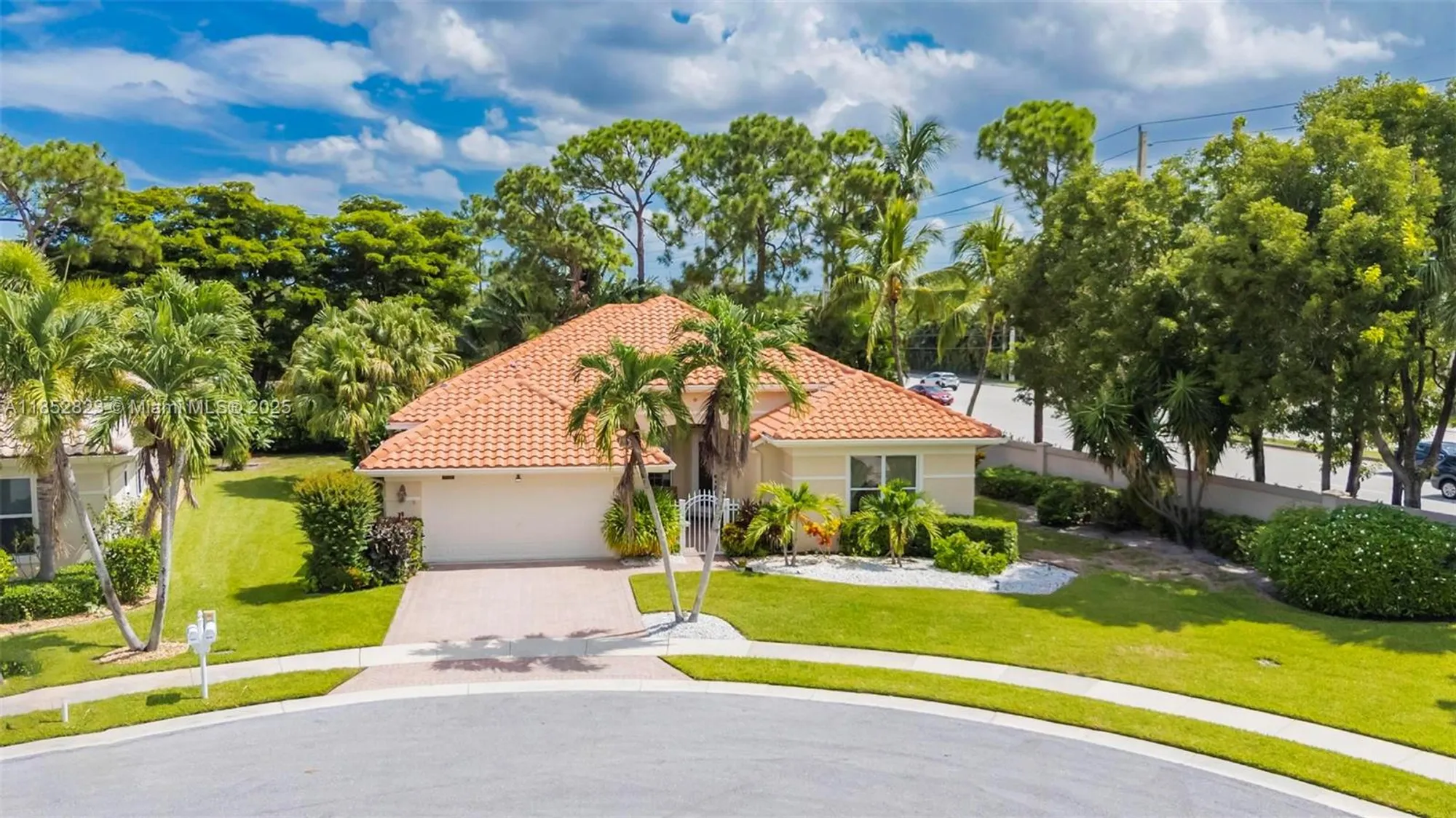 Property Slideshow image 2 of 27 | 6529 jog estates ln, Boynton Beach, FL, 33437