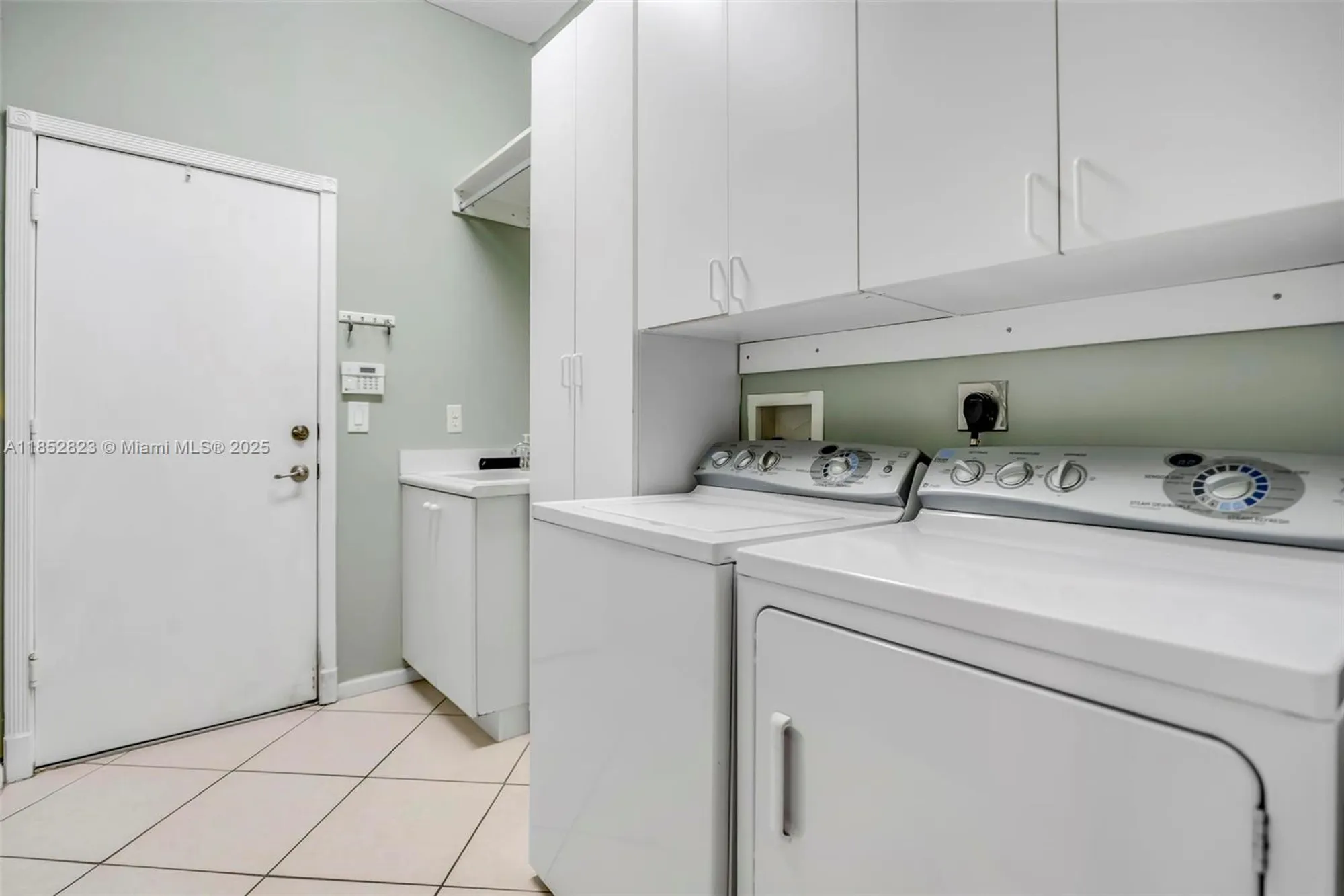 Property Slideshow image 20 of 27 | 6529 jog estates ln, Boynton Beach, FL, 33437