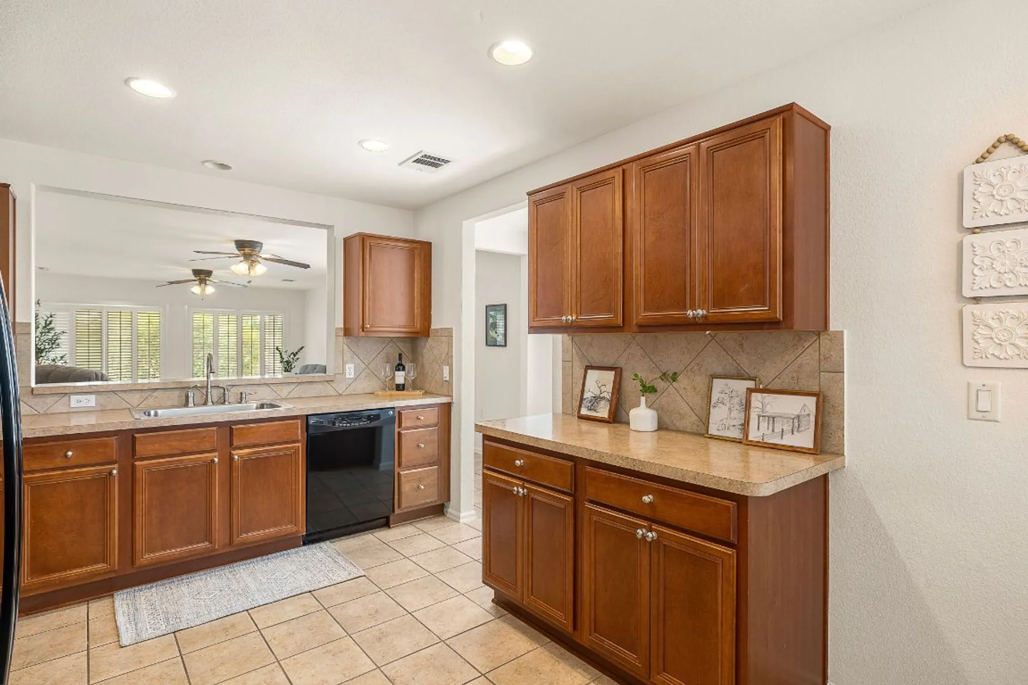 Property Slideshow image 10 of 22 | 607 salt creek ln, Georgetown, TX, 78633