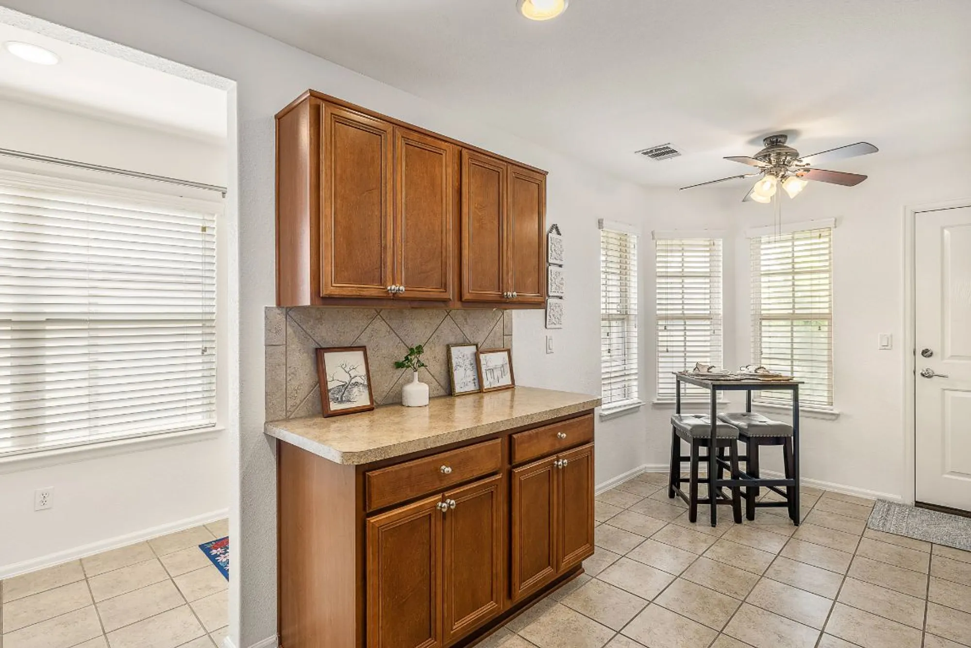 Property Slideshow image 12 of 22 | 607 salt creek ln, Georgetown, TX, 78633