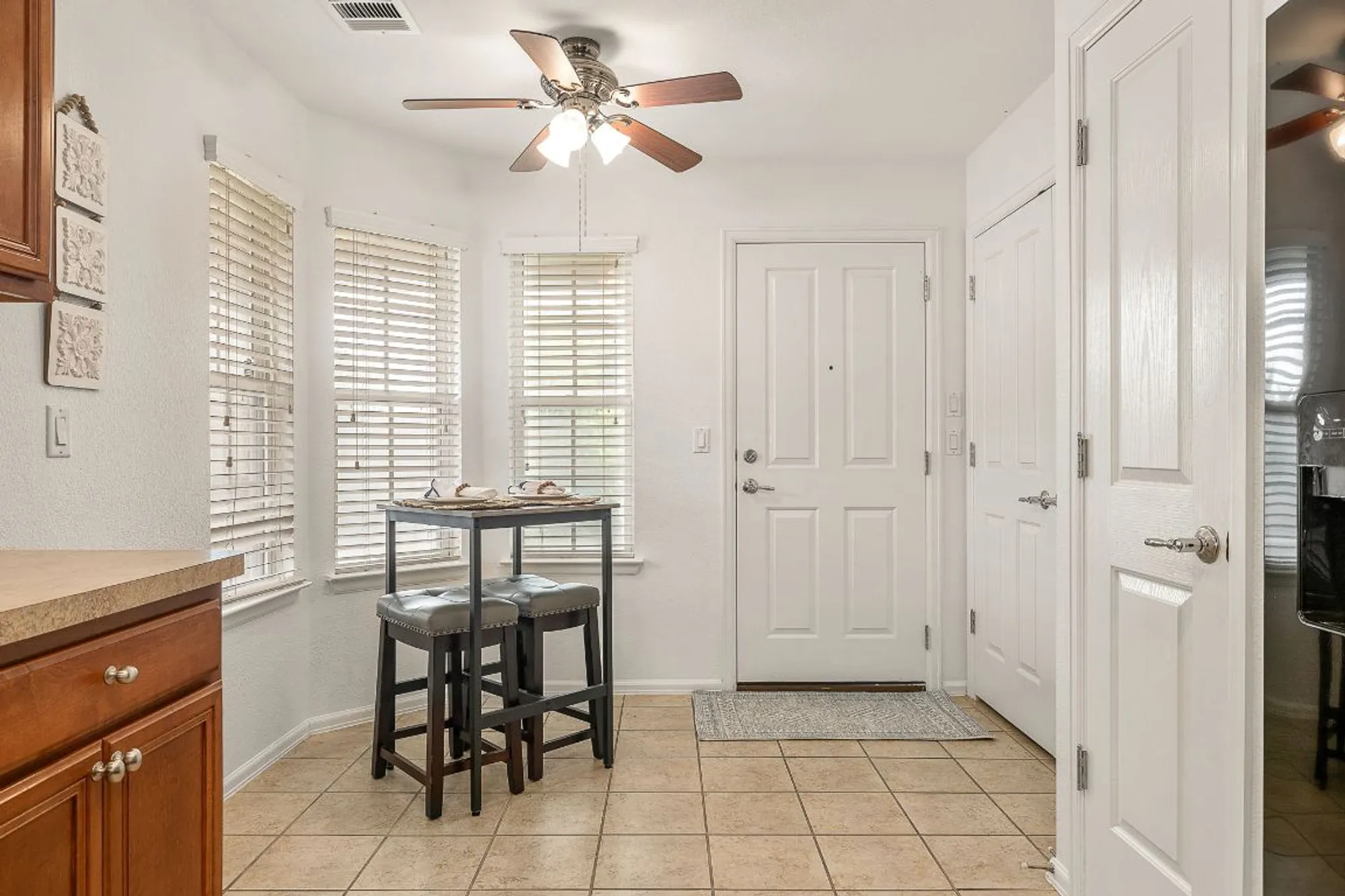 Property Slideshow image 13 of 22 | 607 salt creek ln, Georgetown, TX, 78633