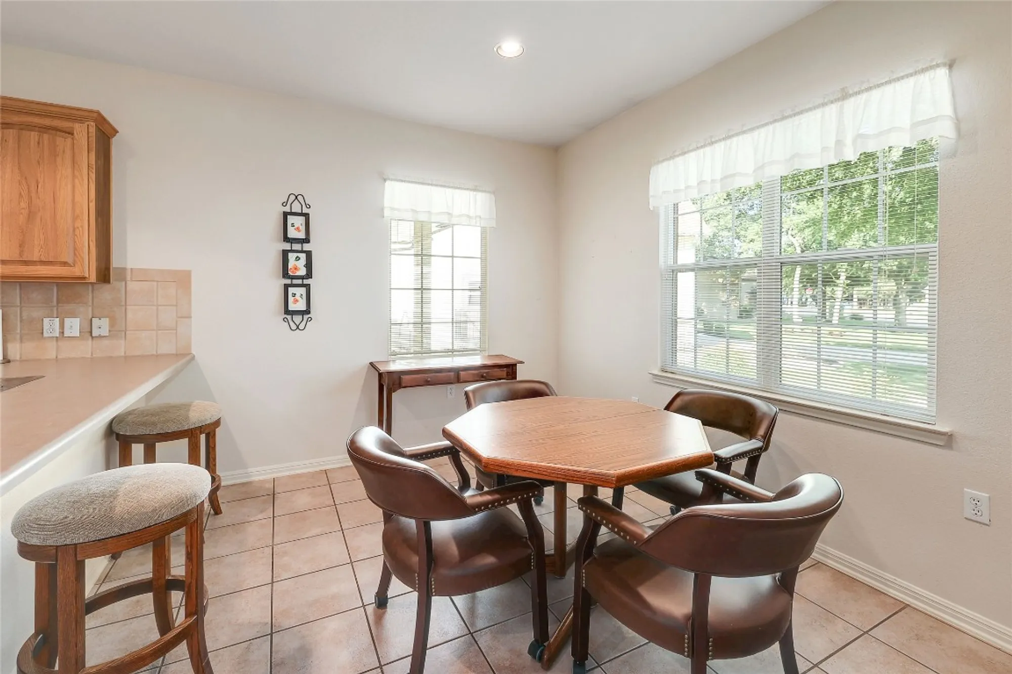Property Slideshow image 10 of 28 | 107 lynn cv, Georgetown, TX, 78633