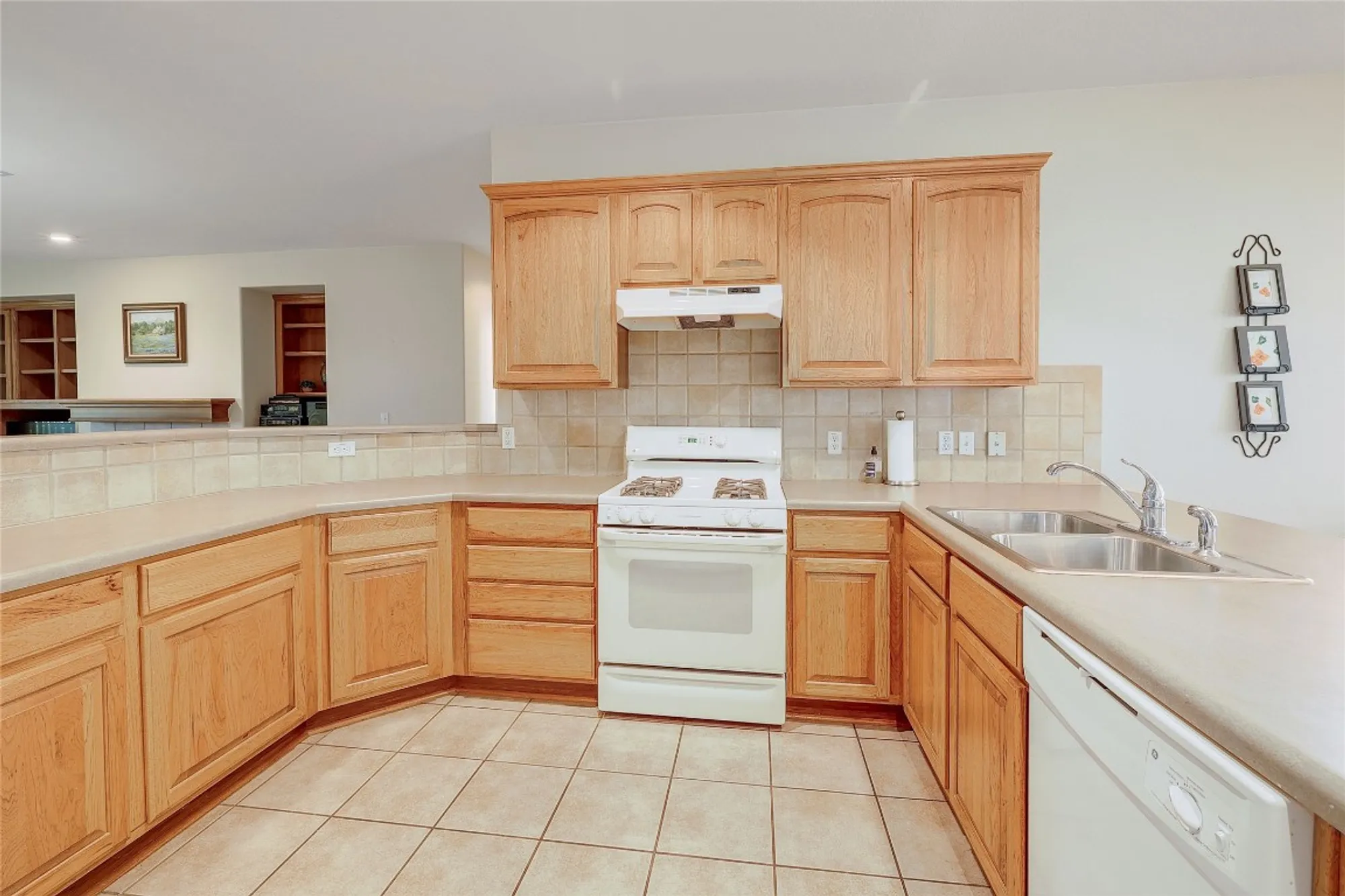 Property Slideshow image 12 of 28 | 107 lynn cv, Georgetown, TX, 78633