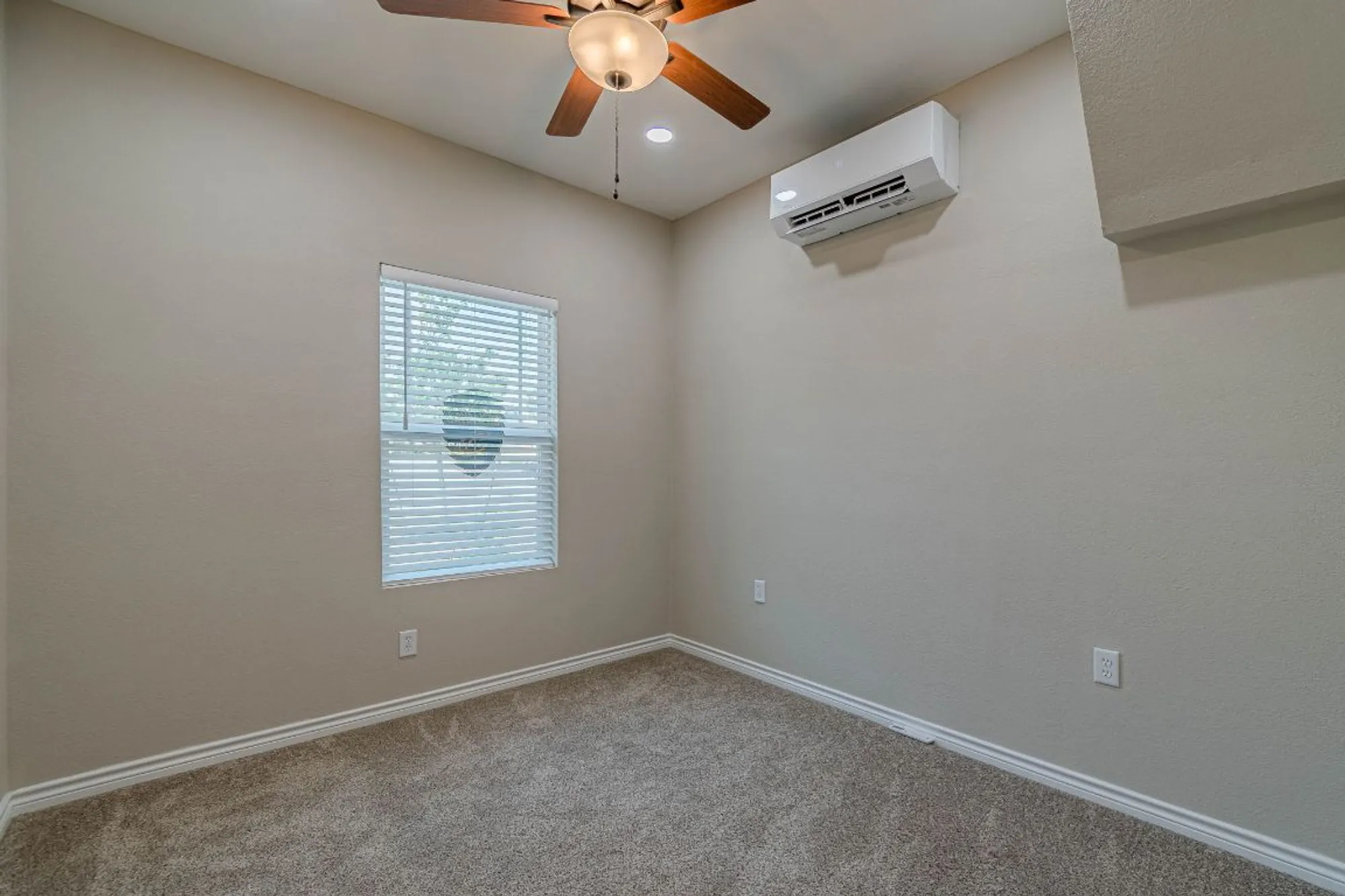 Property Slideshow image 23 of 40 | 112 diving crest cv unit 103, San Marcos, TX, 78666