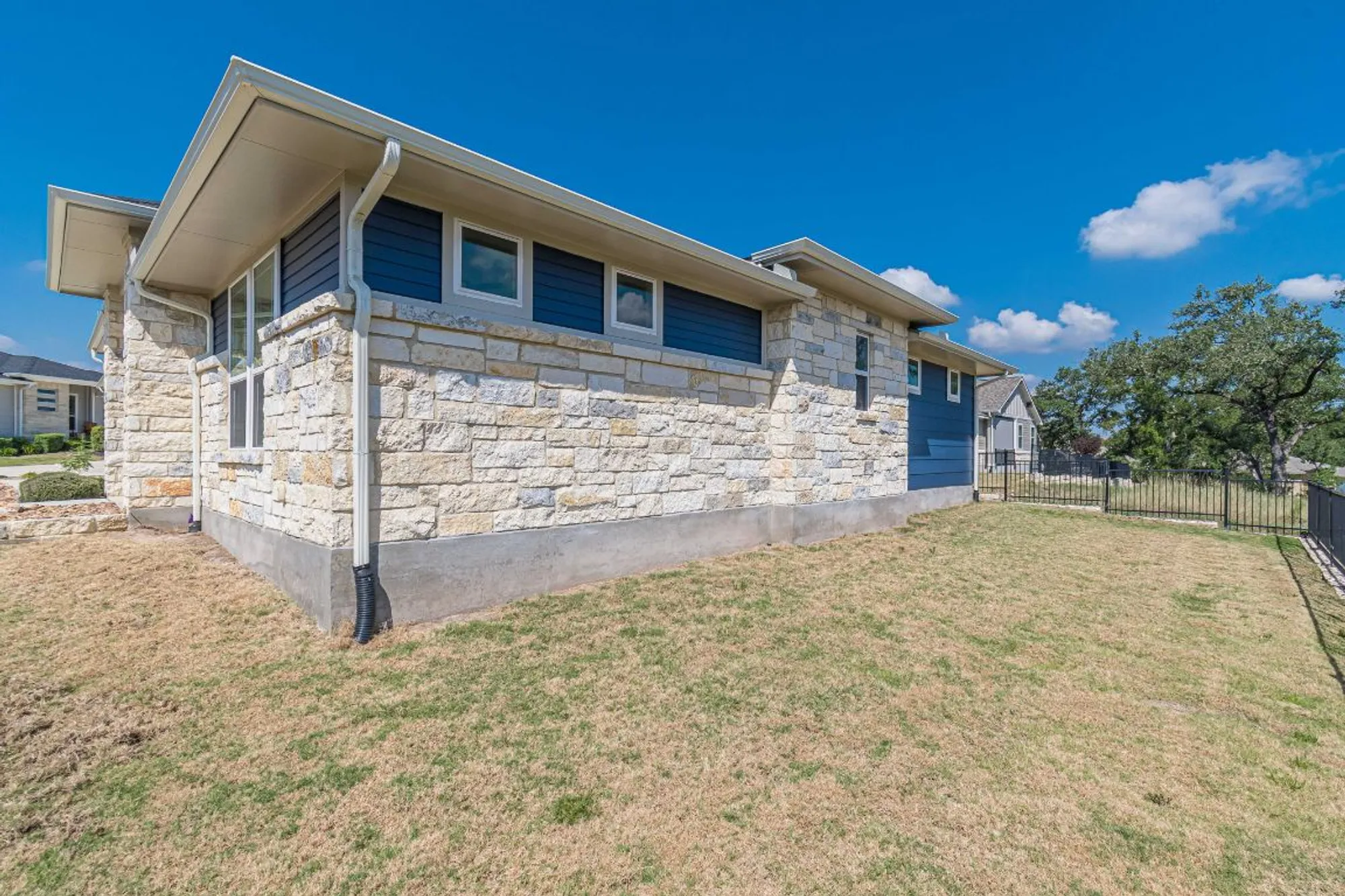 Property Slideshow image 32 of 40 | 112 diving crest cv unit 103, San Marcos, TX, 78666