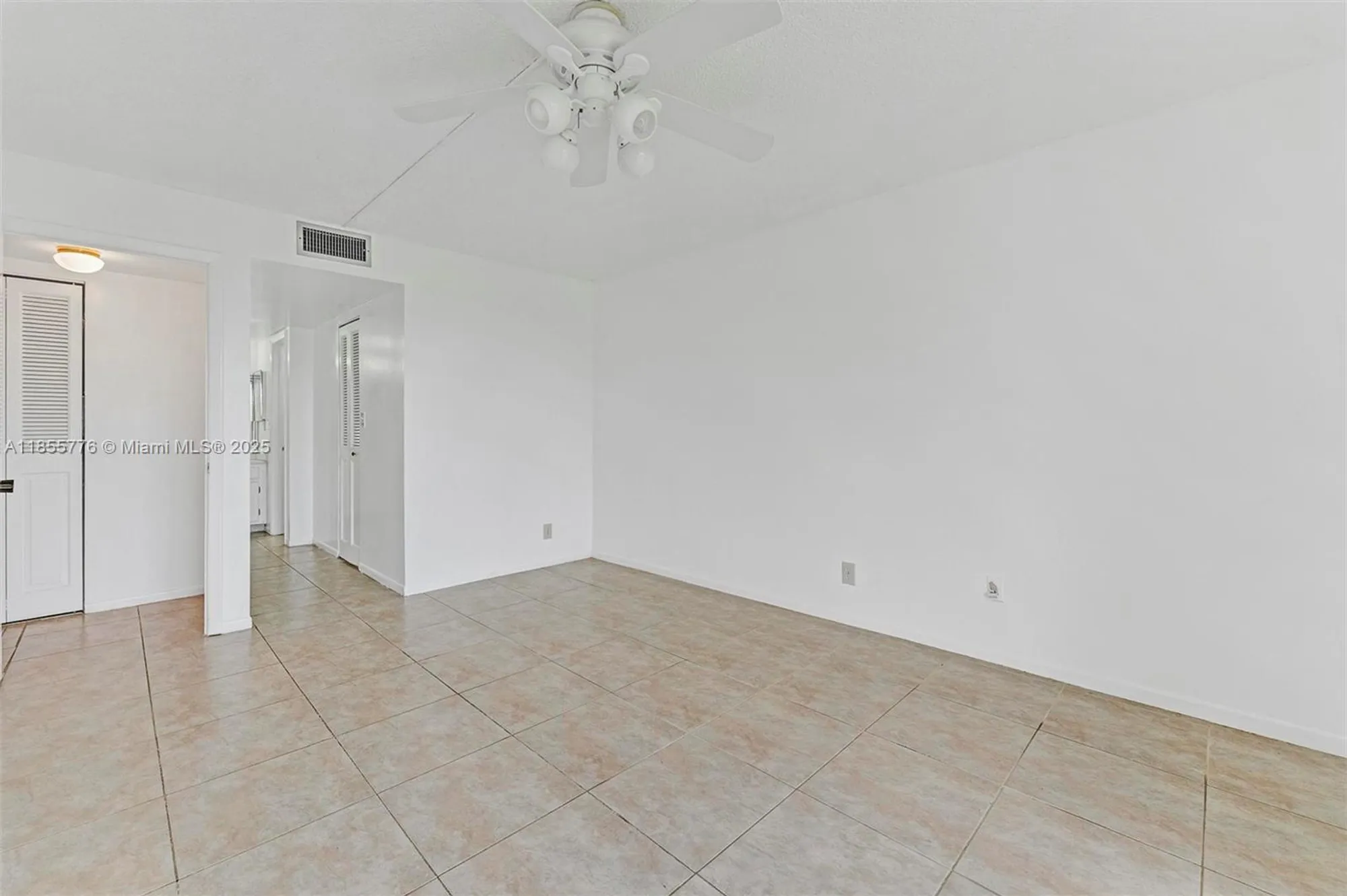 Property Slideshow image 12 of 38 | 6301 n university dr 310, Tamarac, FL, 33321
