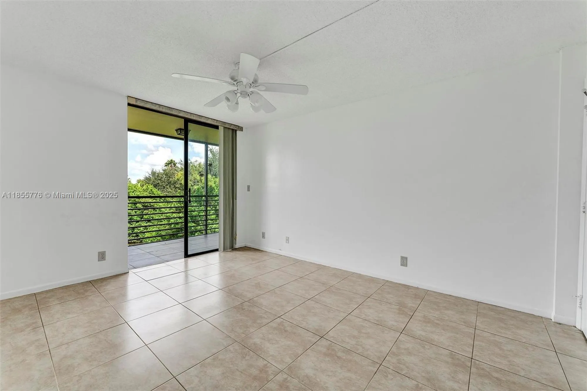 Property Slideshow image 13 of 38 | 6301 n university dr 310, Tamarac, FL, 33321