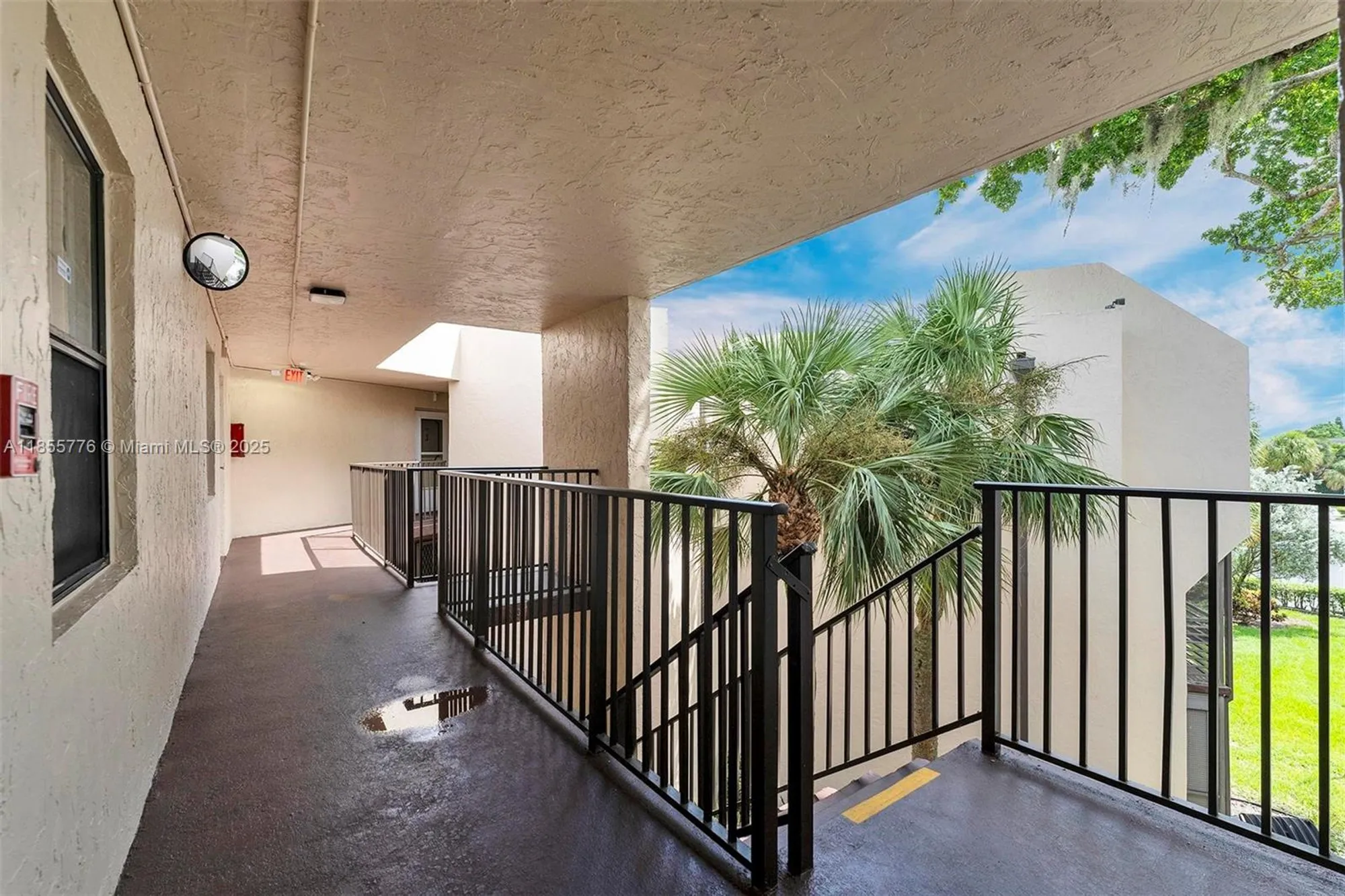 Property Slideshow image 4 of 38 | 6301 n university dr 310, Tamarac, FL, 33321