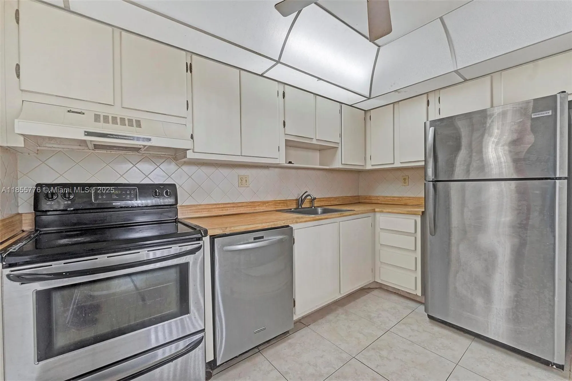 Property Slideshow image 9 of 38 | 6301 n university dr 310, Tamarac, FL, 33321