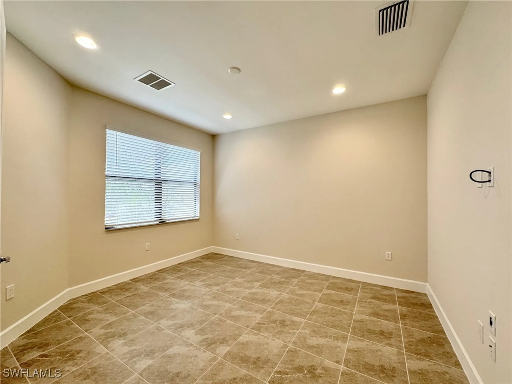 Property Slideshow image 13 of 28 | 14491 cumbria ct, Fort Myers, FL, 33905