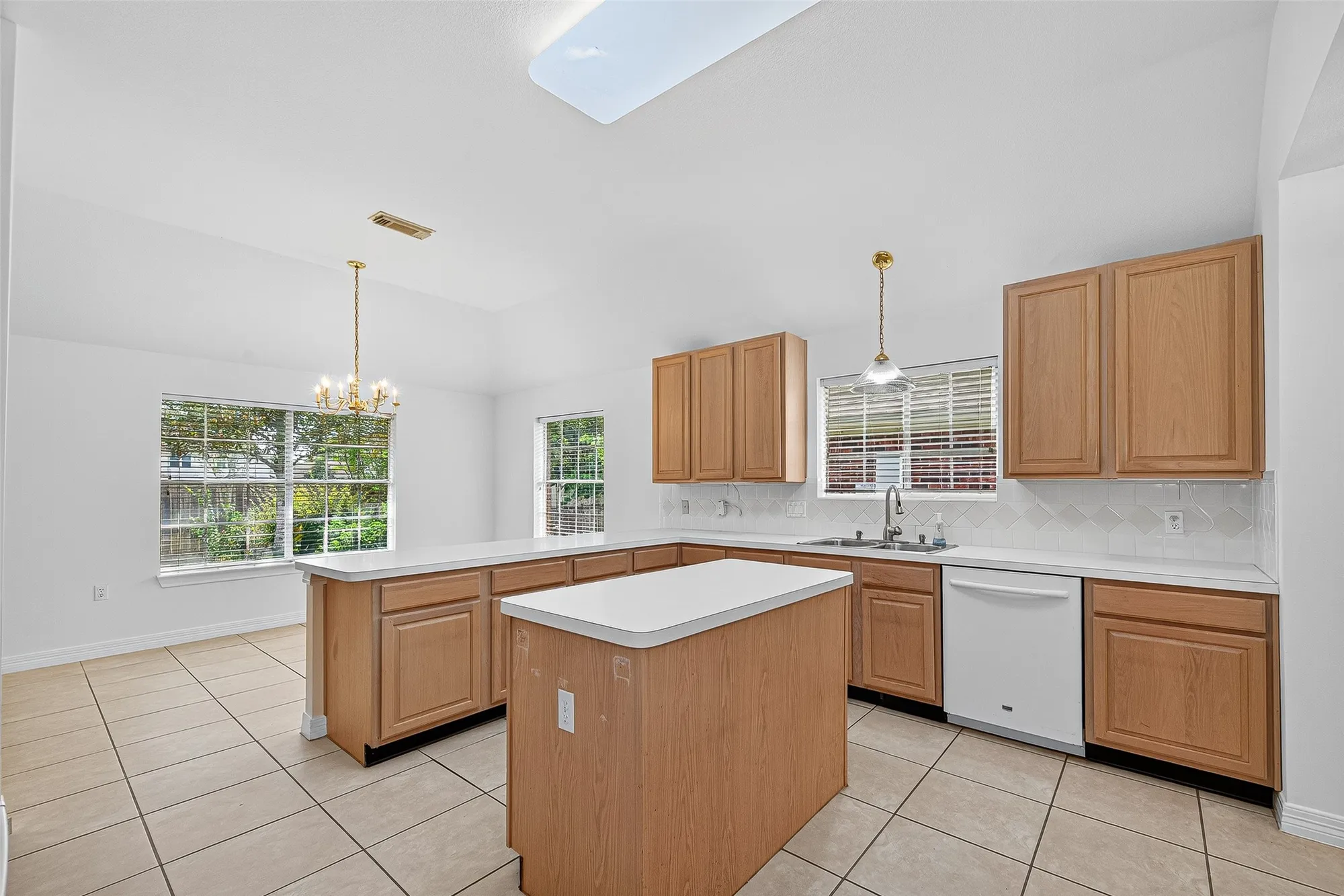 Property Slideshow image 16 of 46 | 3943 e peach hollow cir, Pearland, TX, 77584