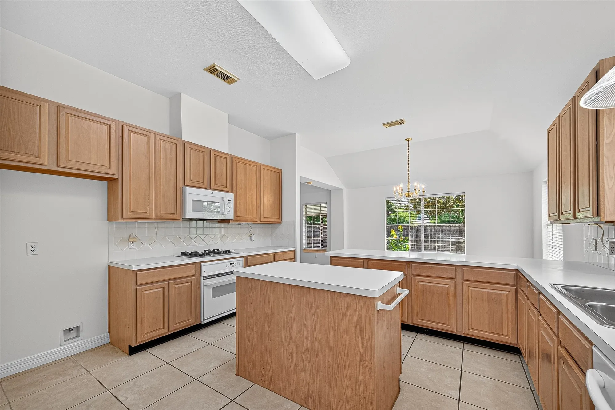 Property Slideshow image 17 of 46 | 3943 e peach hollow cir, Pearland, TX, 77584