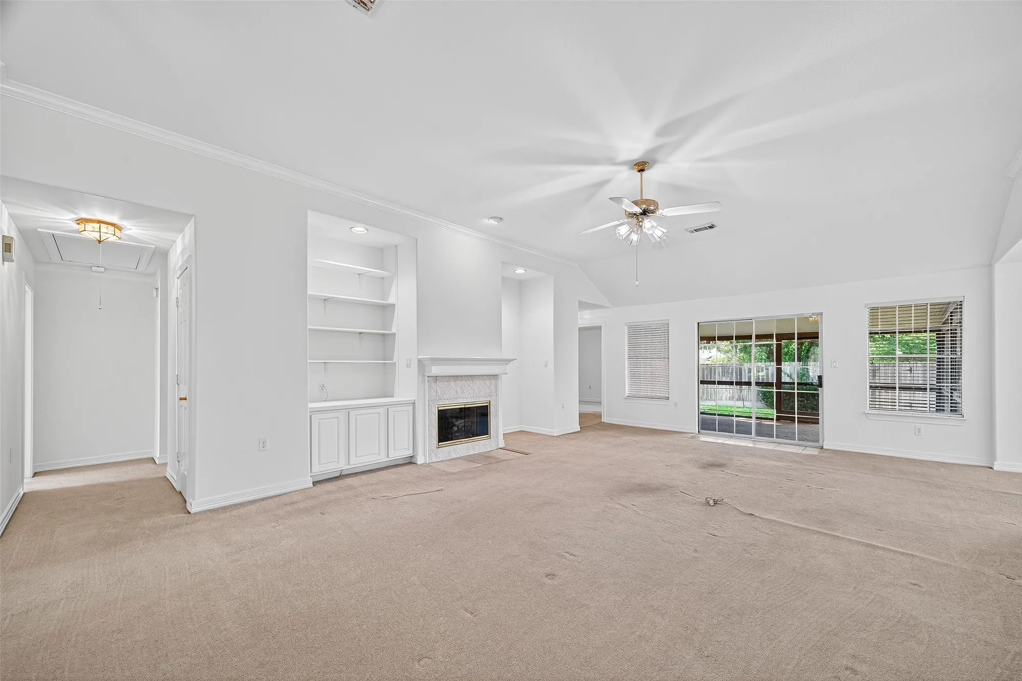 Property Slideshow image 11 of 46 | 3943 e peach hollow cir, Pearland, TX, 77584