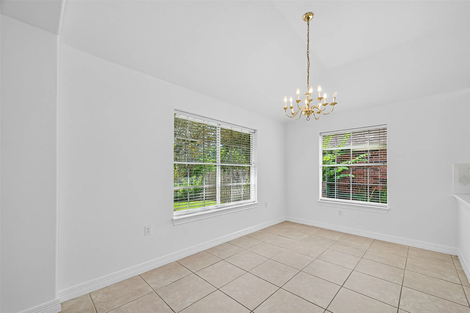 Property Slideshow image 24 of 46 | 3943 e peach hollow cir, Pearland, TX, 77584