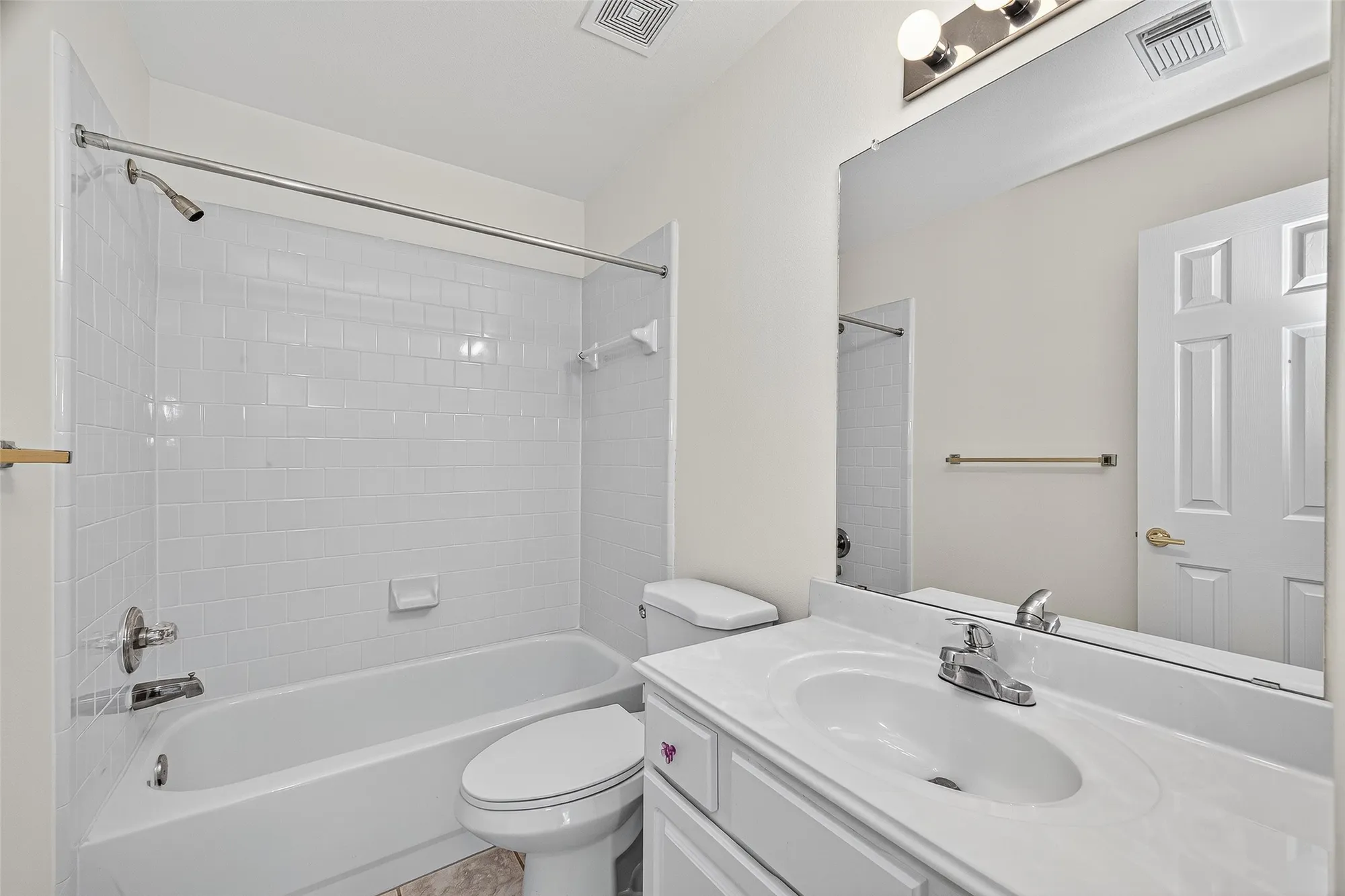 Property Slideshow image 34 of 46 | 3943 e peach hollow cir, Pearland, TX, 77584