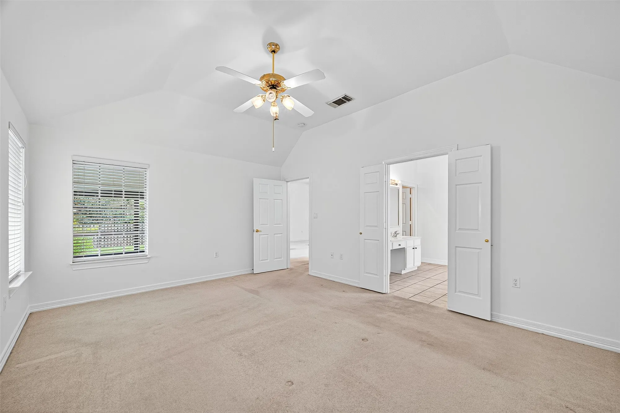 Property Slideshow image 37 of 46 | 3943 e peach hollow cir, Pearland, TX, 77584