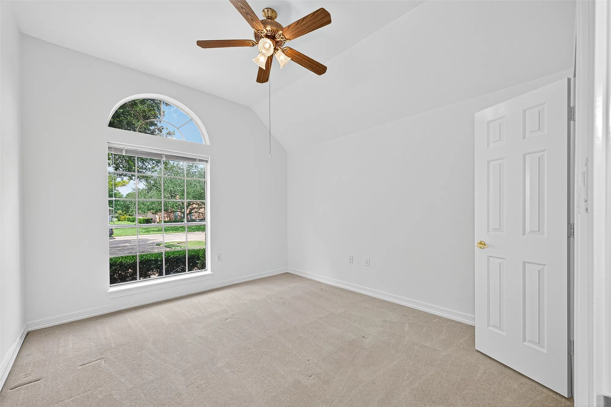 Property Slideshow image 31 of 46 | 3943 e peach hollow cir, Pearland, TX, 77584