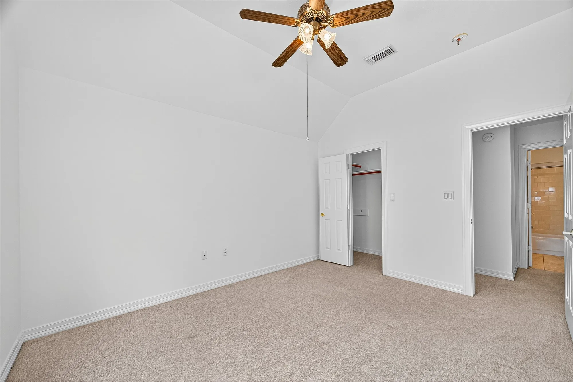 Property Slideshow image 32 of 46 | 3943 e peach hollow cir, Pearland, TX, 77584