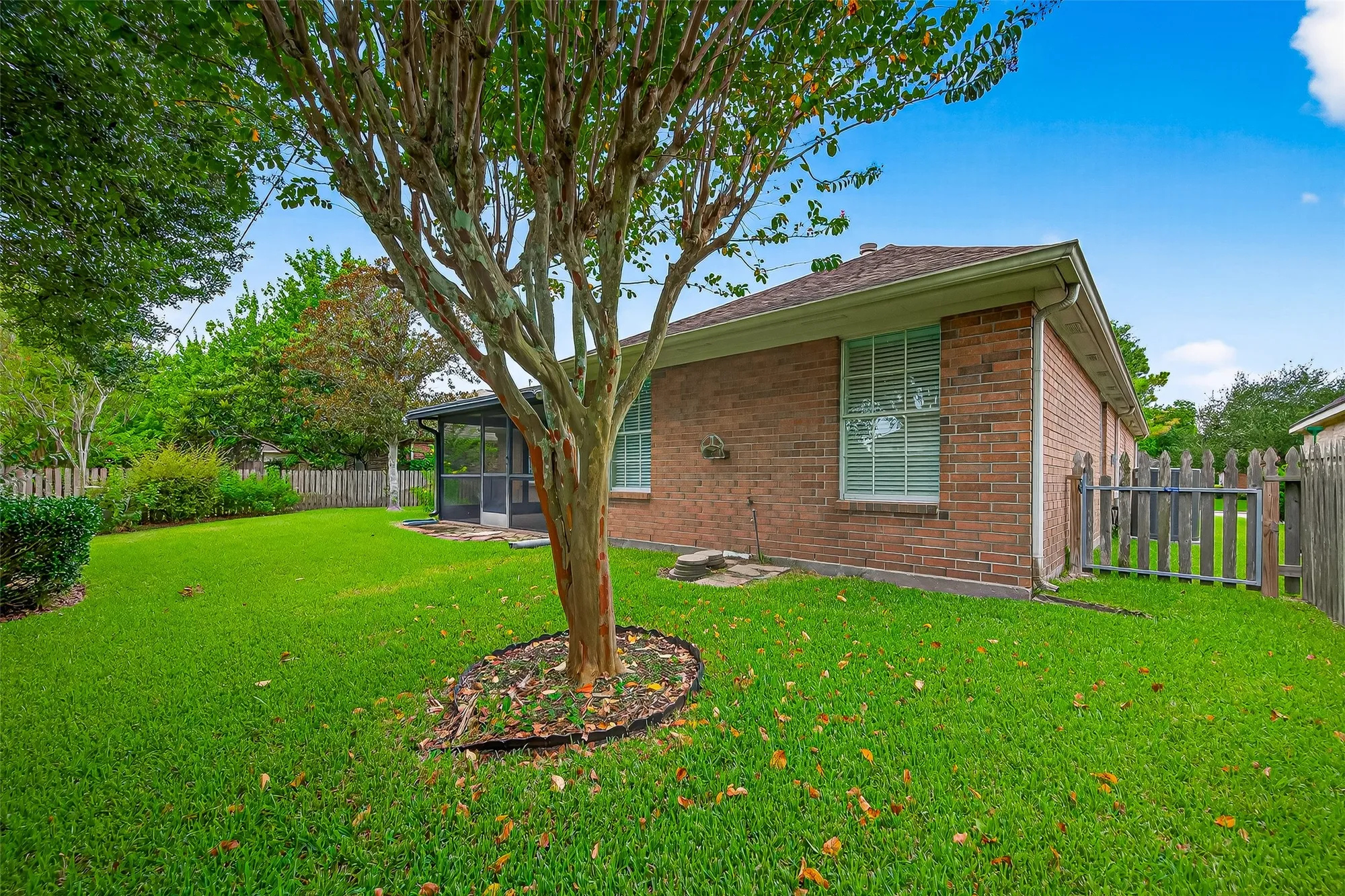 Property Slideshow image 46 of 46 | 3943 e peach hollow cir, Pearland, TX, 77584