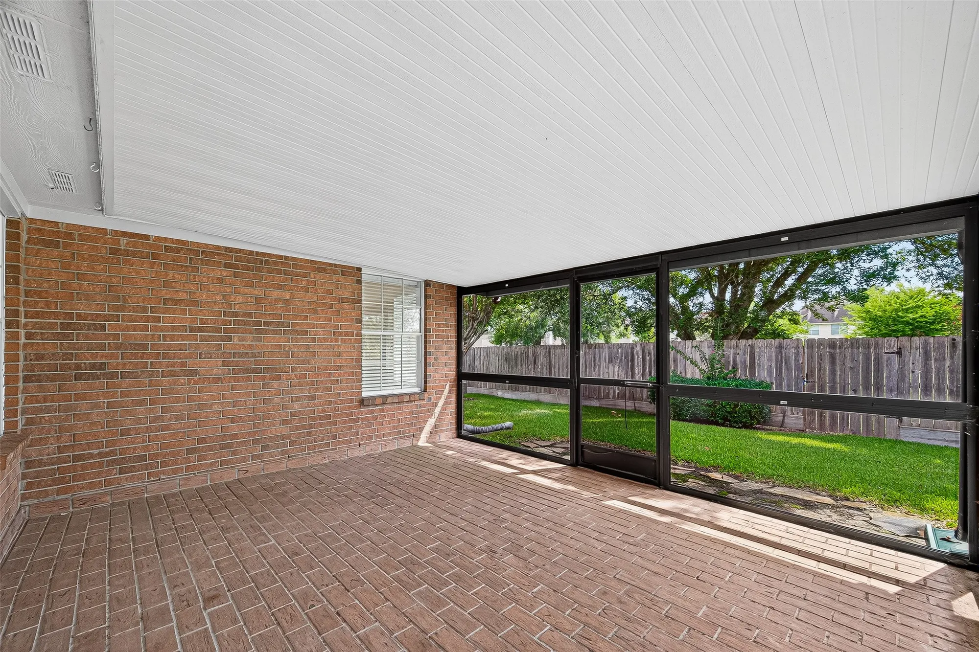 Property Slideshow image 43 of 46 | 3943 e peach hollow cir, Pearland, TX, 77584