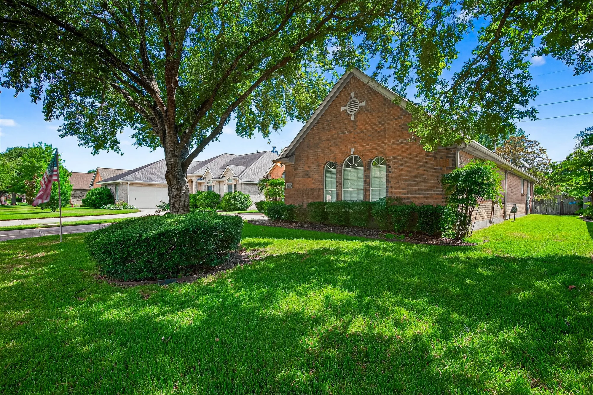 Property Slideshow image 5 of 46 | 3943 e peach hollow cir, Pearland, TX, 77584