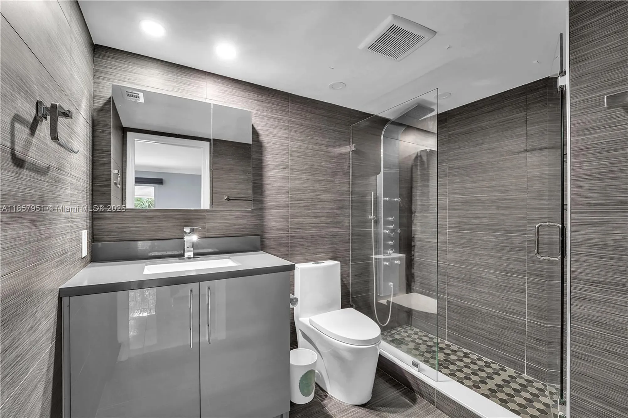 Property Slideshow image 13 of 26 | 2301 lucaya ln g2, Coconut Creek, FL, 33066