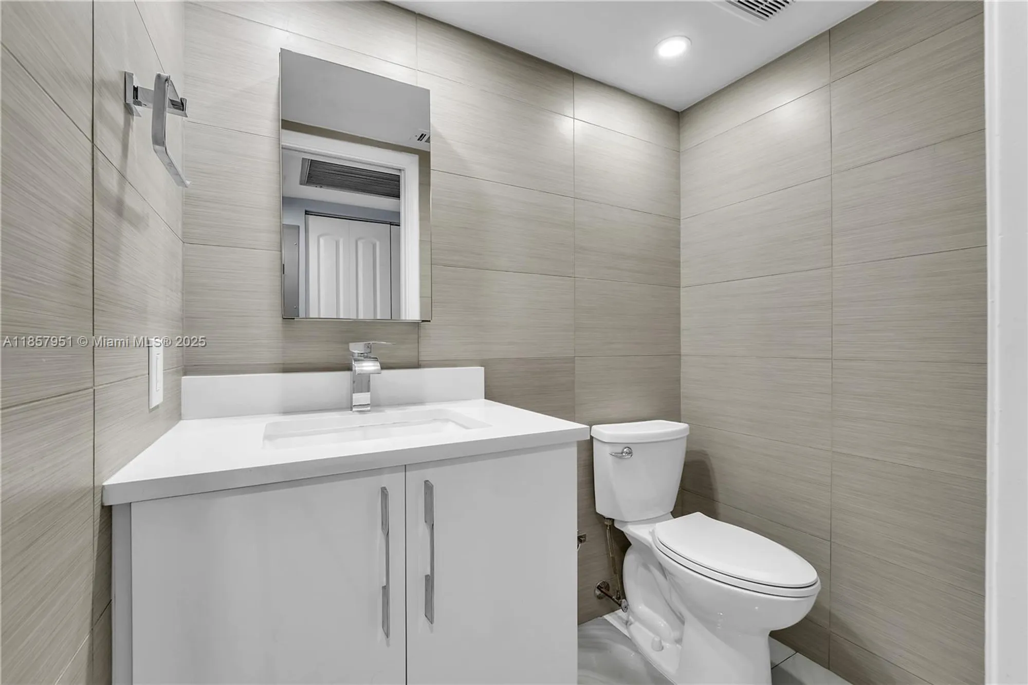 Property Slideshow image 8 of 26 | 2301 lucaya ln g2, Coconut Creek, FL, 33066