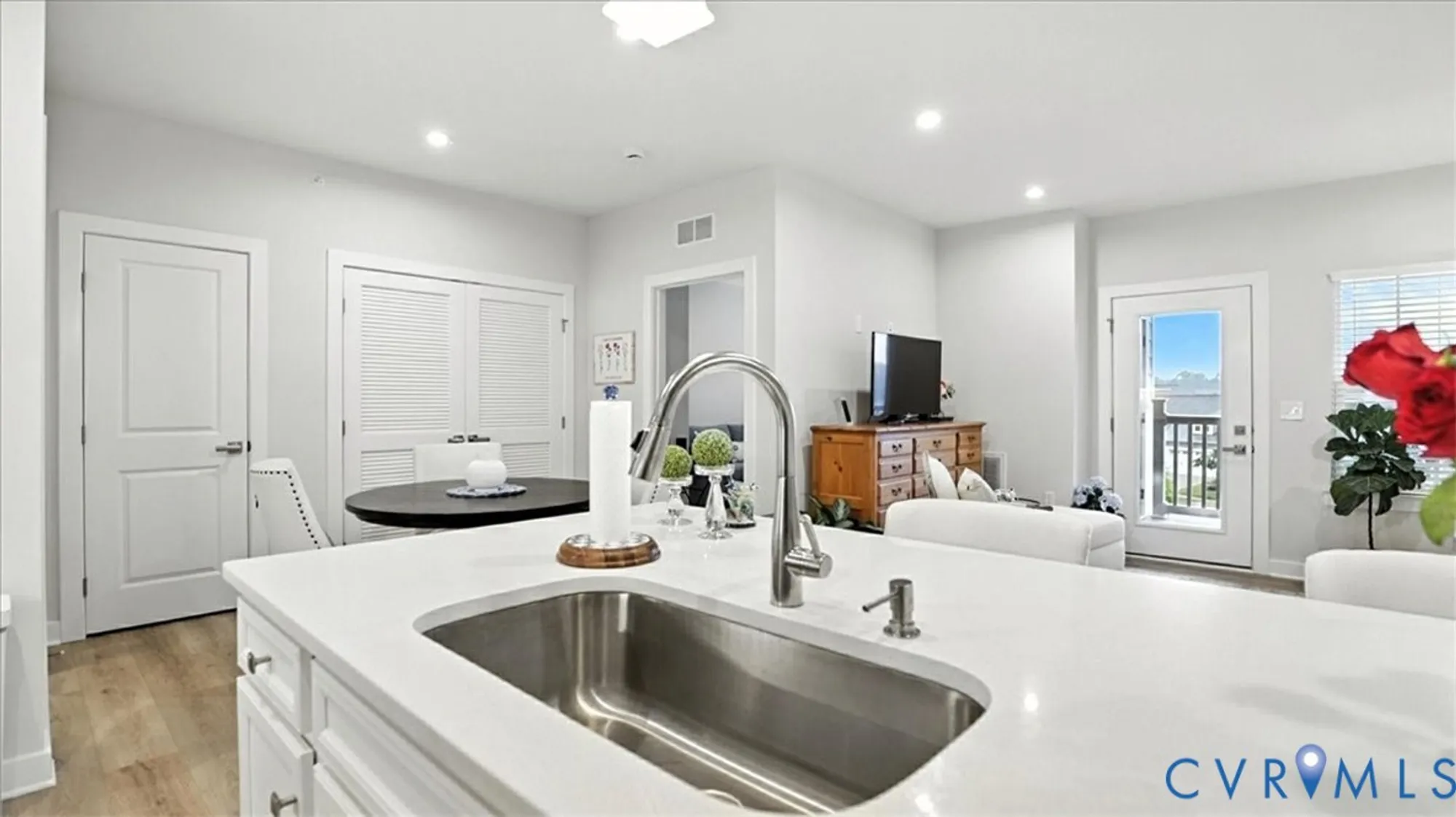 Property Slideshow image 9 of 50 | 6615 citory way unit 301, Moseley, VA, 23120