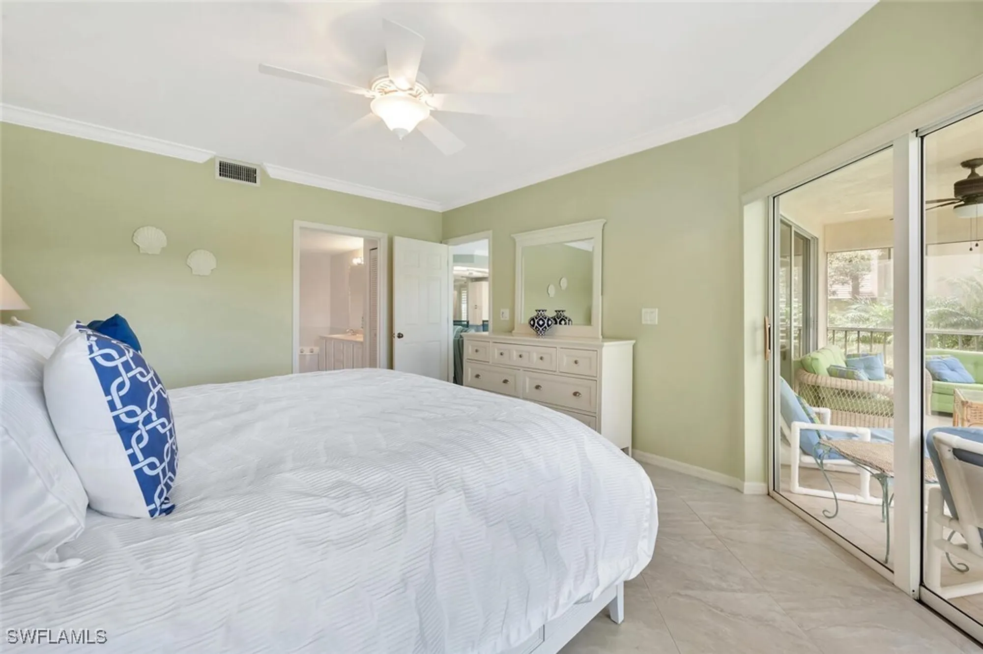 Property Slideshow image 18 of 50 | 26901 wedgewood dr 101, Bonita Springs, FL, 34134