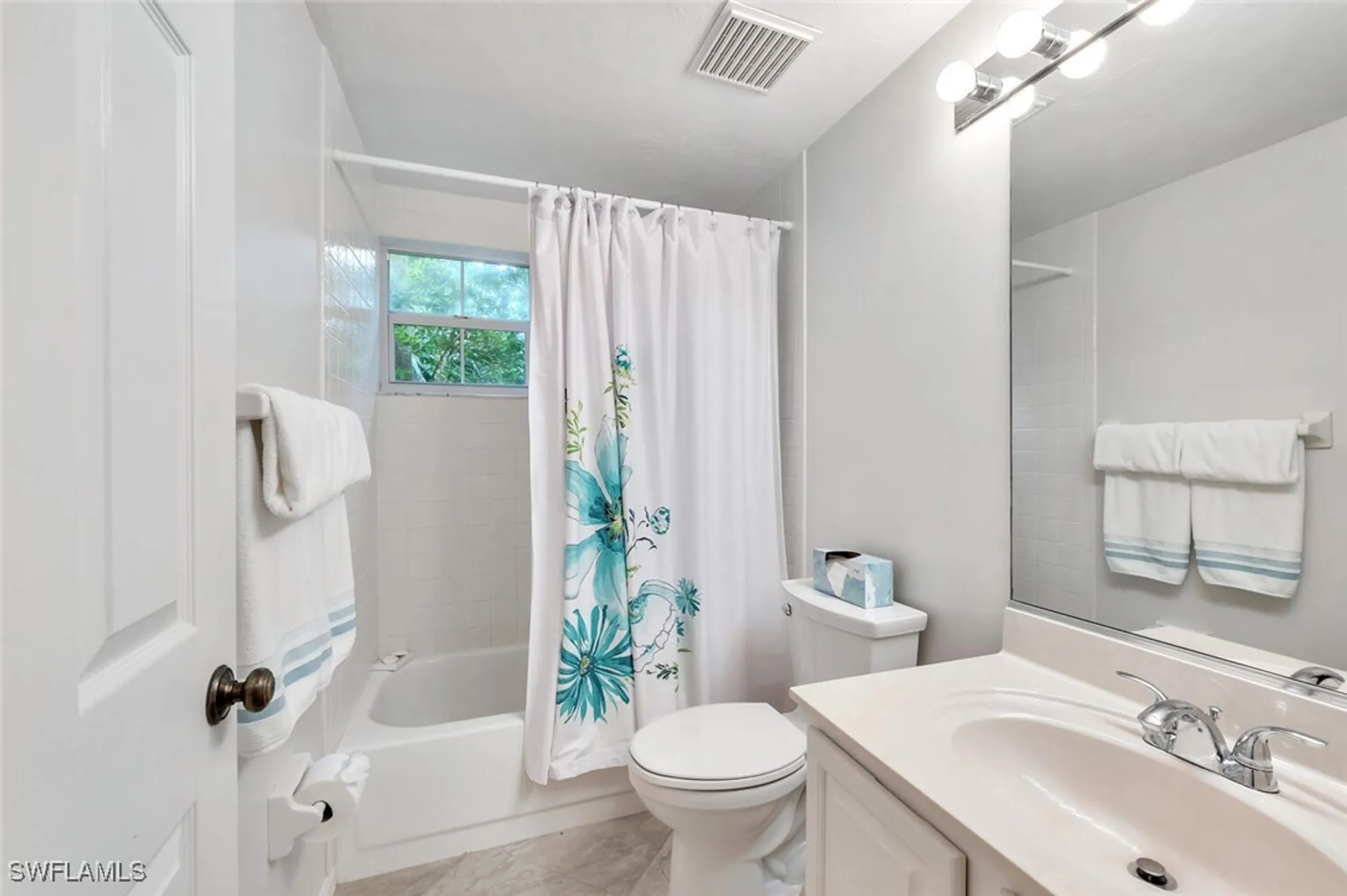 Property Slideshow image 23 of 50 | 26901 wedgewood dr 101, Bonita Springs, FL, 34134